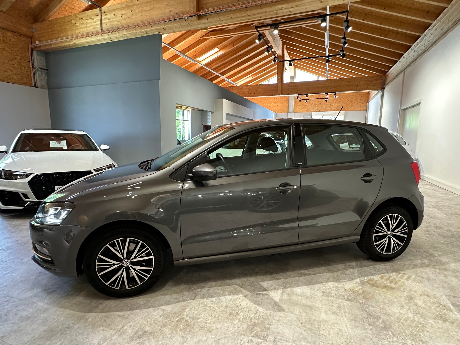 VW Polo 1.0 TSI BMT Allstar/1. Hand/8 x Aluräder/1. Jahr Garantie uvm.-image-3