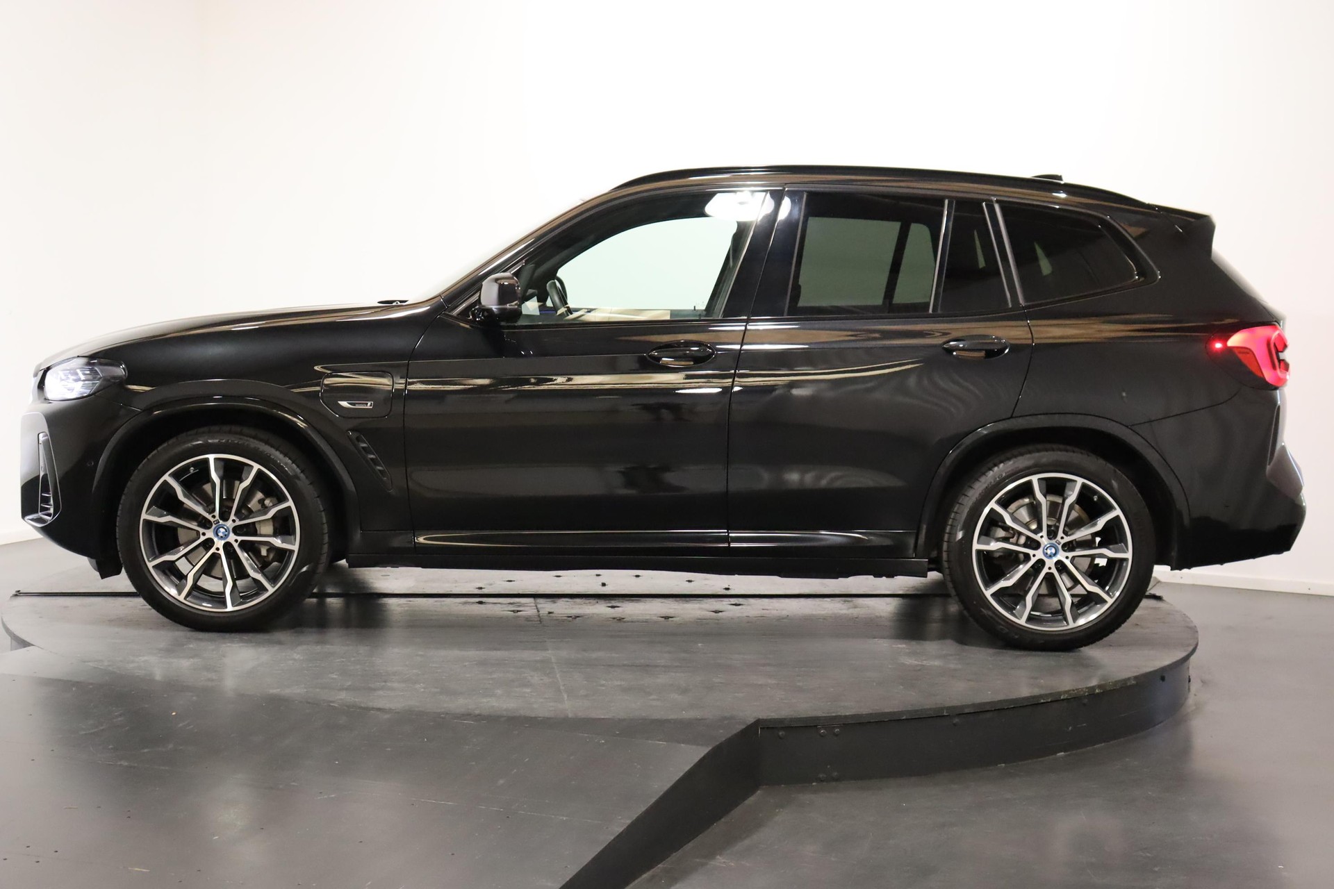BMW X3 30e xDrive-image-3