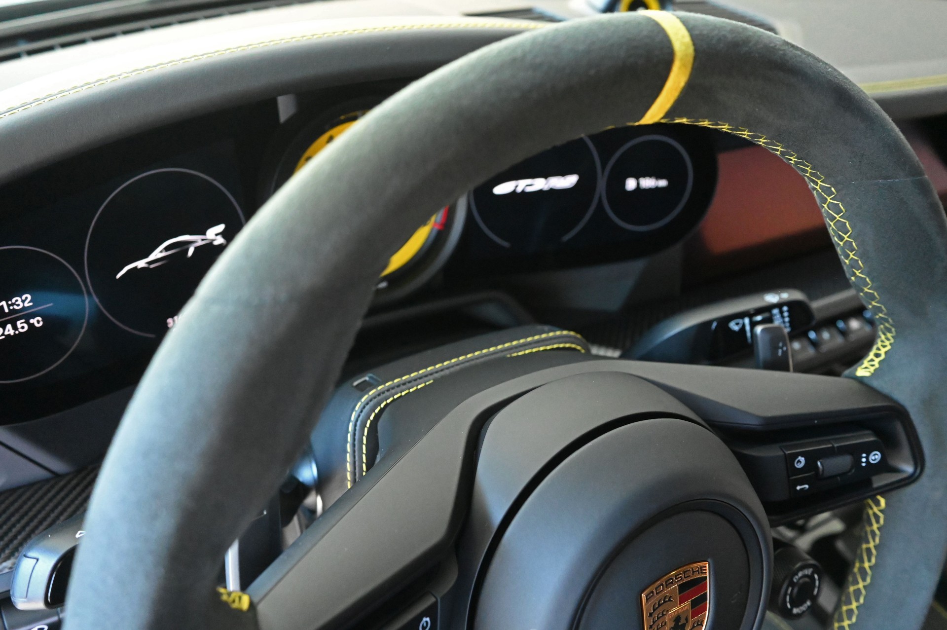 PORSCHE 911 GT3 RS-image-20