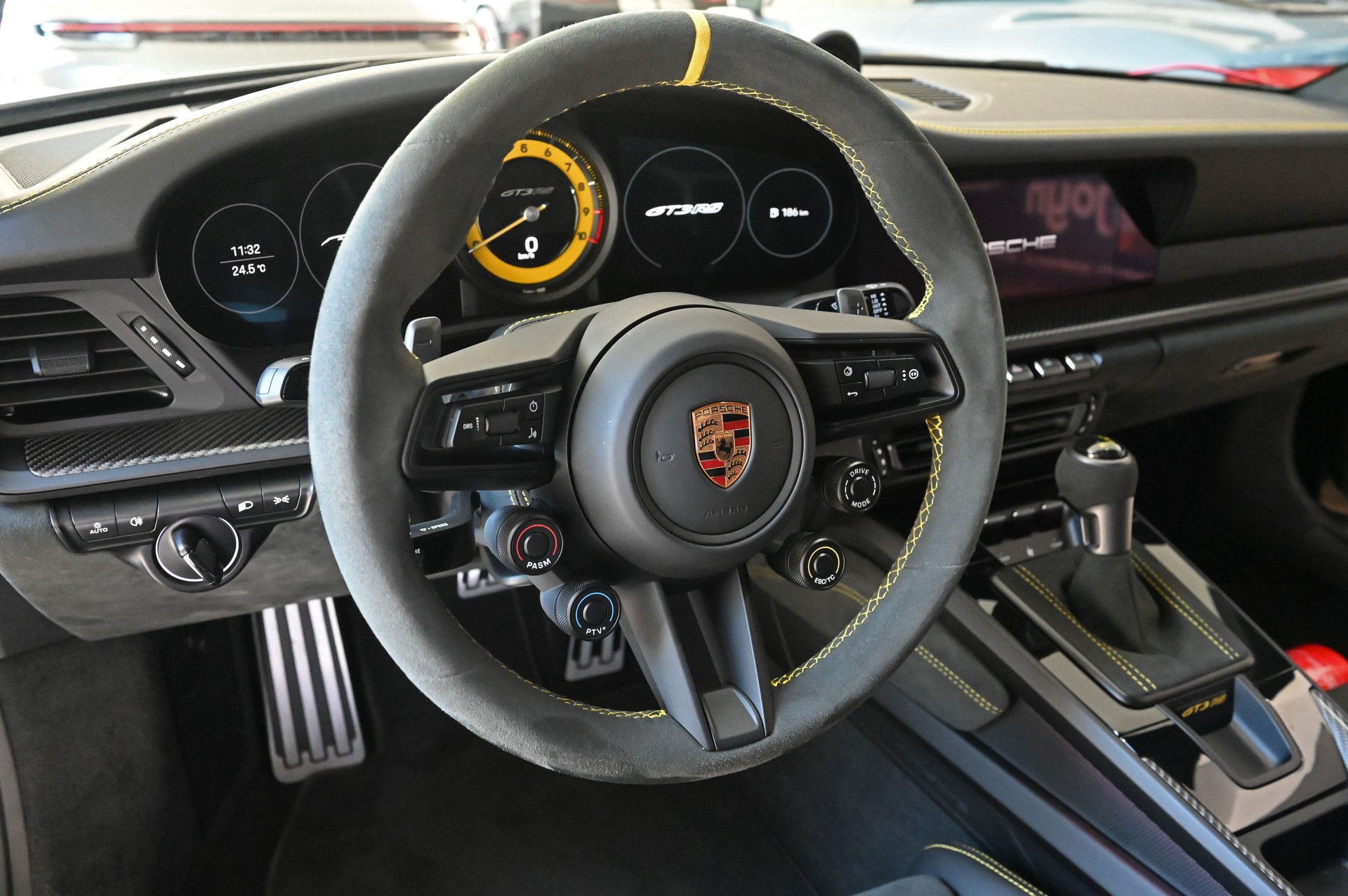 PORSCHE 911 GT3 RS-image-22