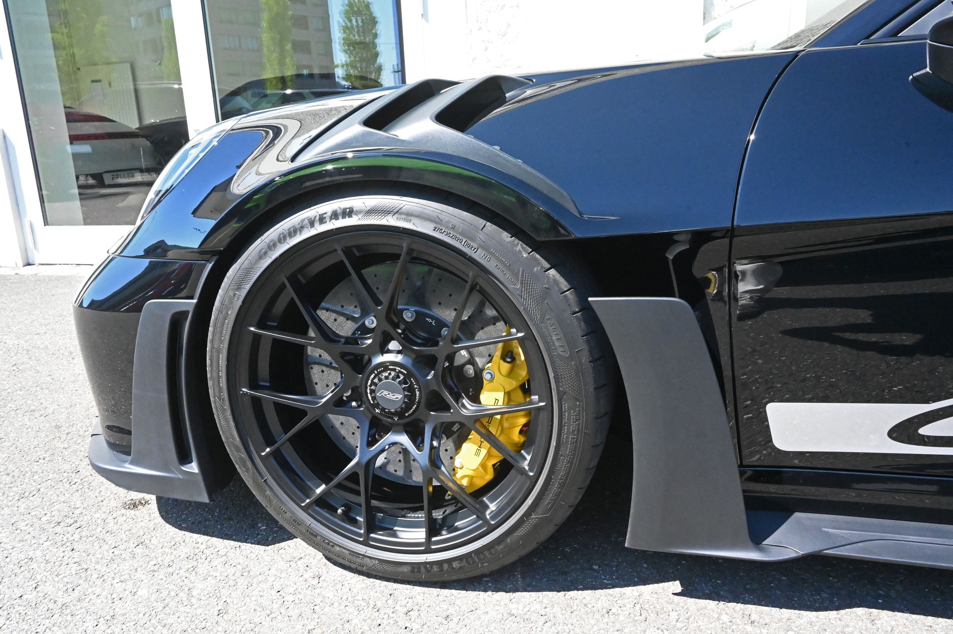 PORSCHE 911 GT3 RS-image-5