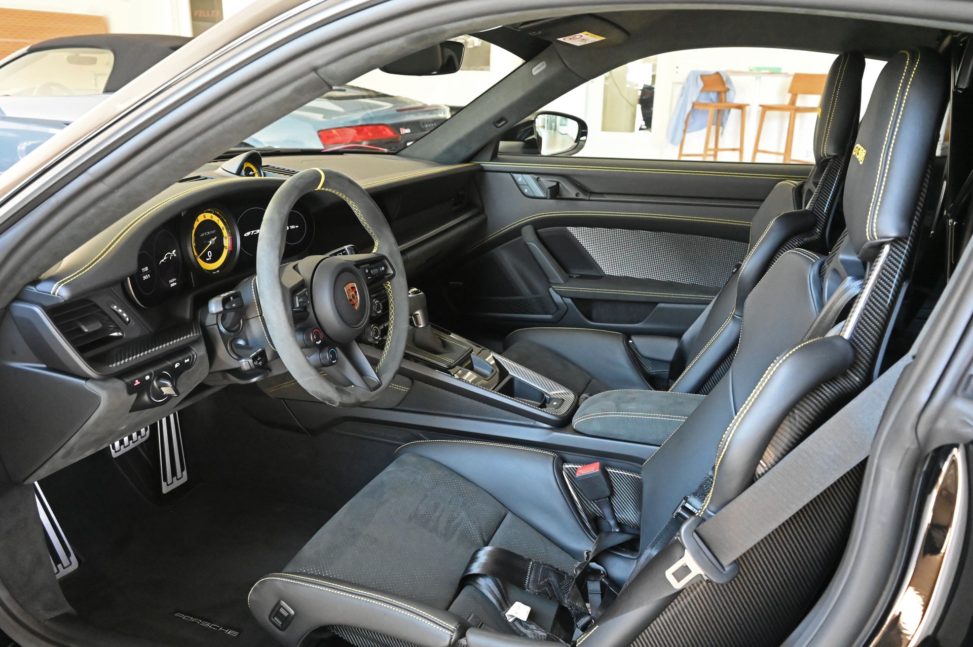 PORSCHE 911 GT3 RS-image-13