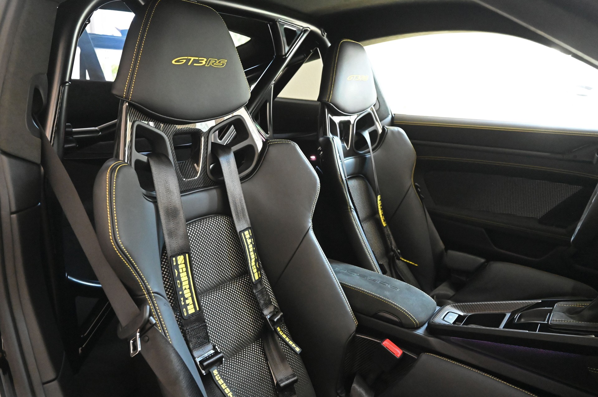 PORSCHE 911 GT3 RS-image-29