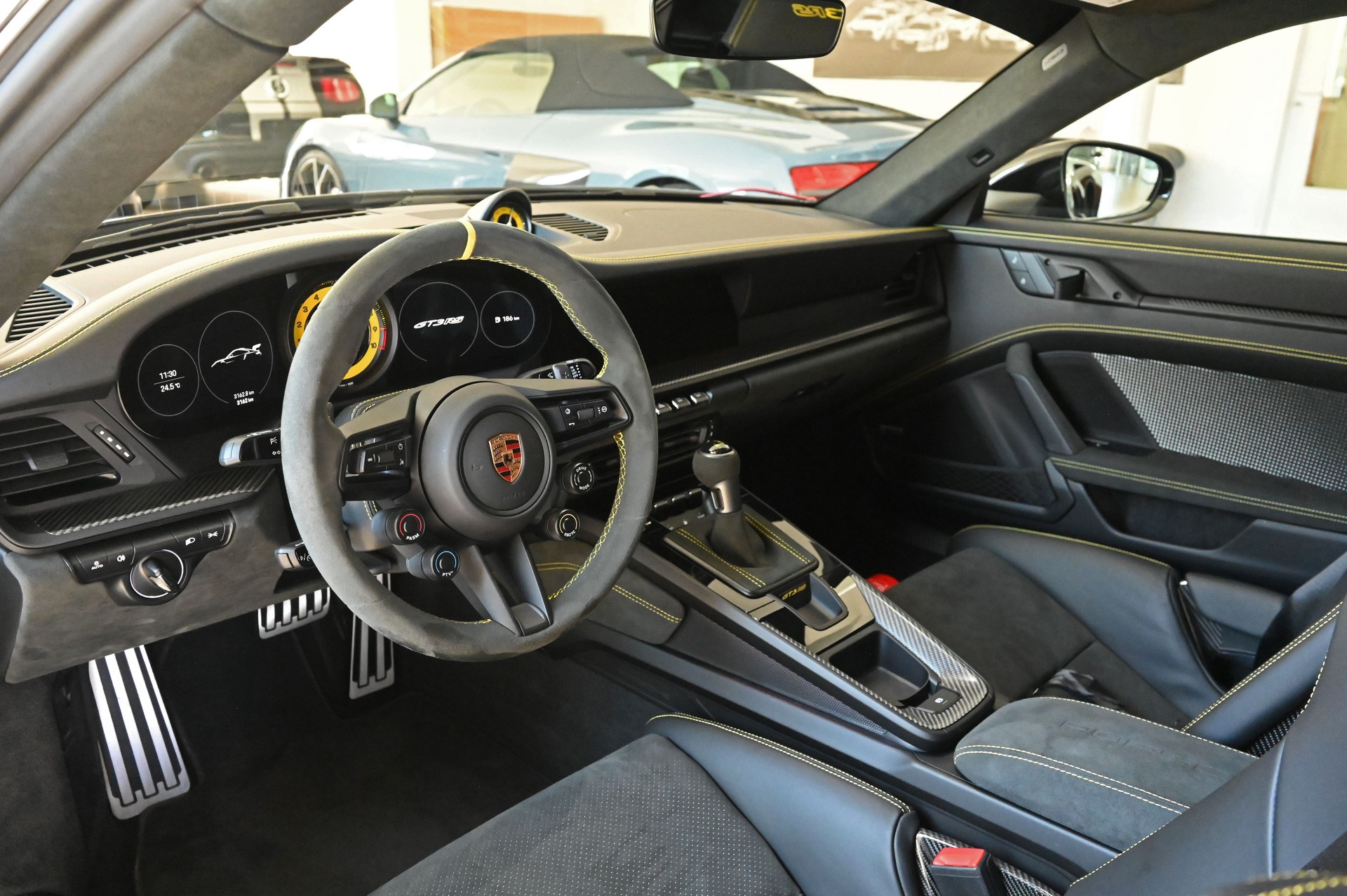 PORSCHE 911 GT3 RS-image-14