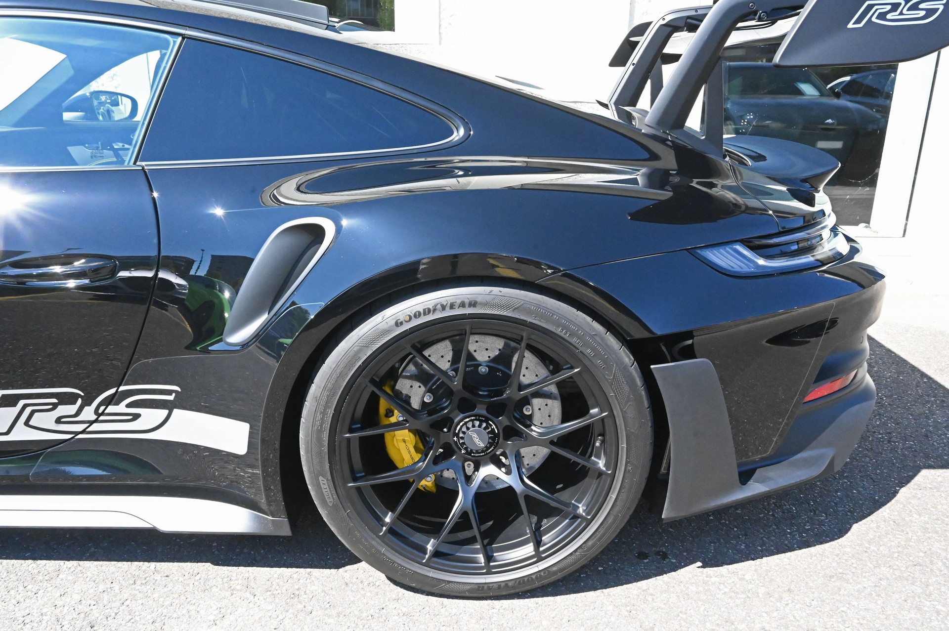PORSCHE 911 GT3 RS-image-11