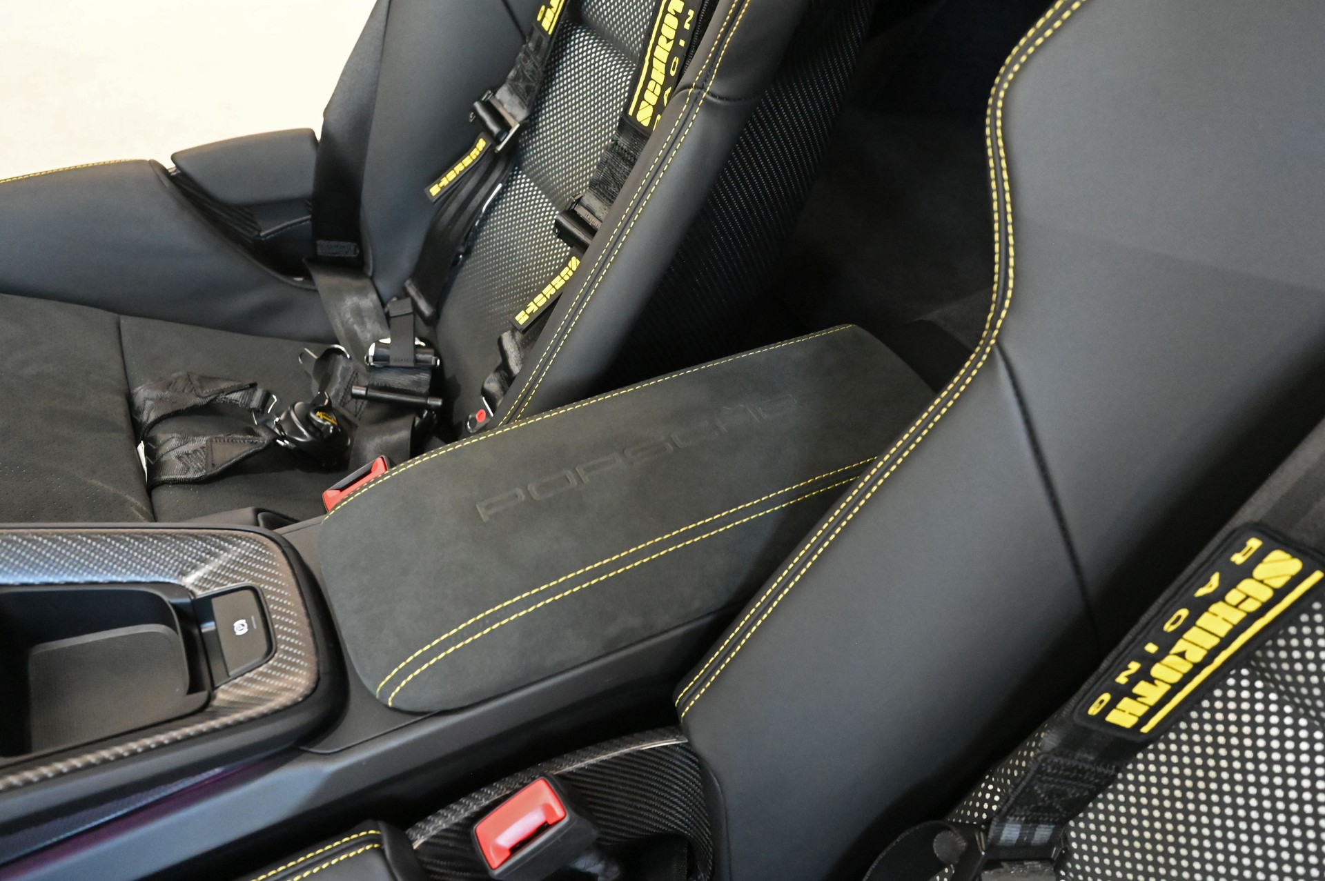 PORSCHE 911 GT3 RS-image-25