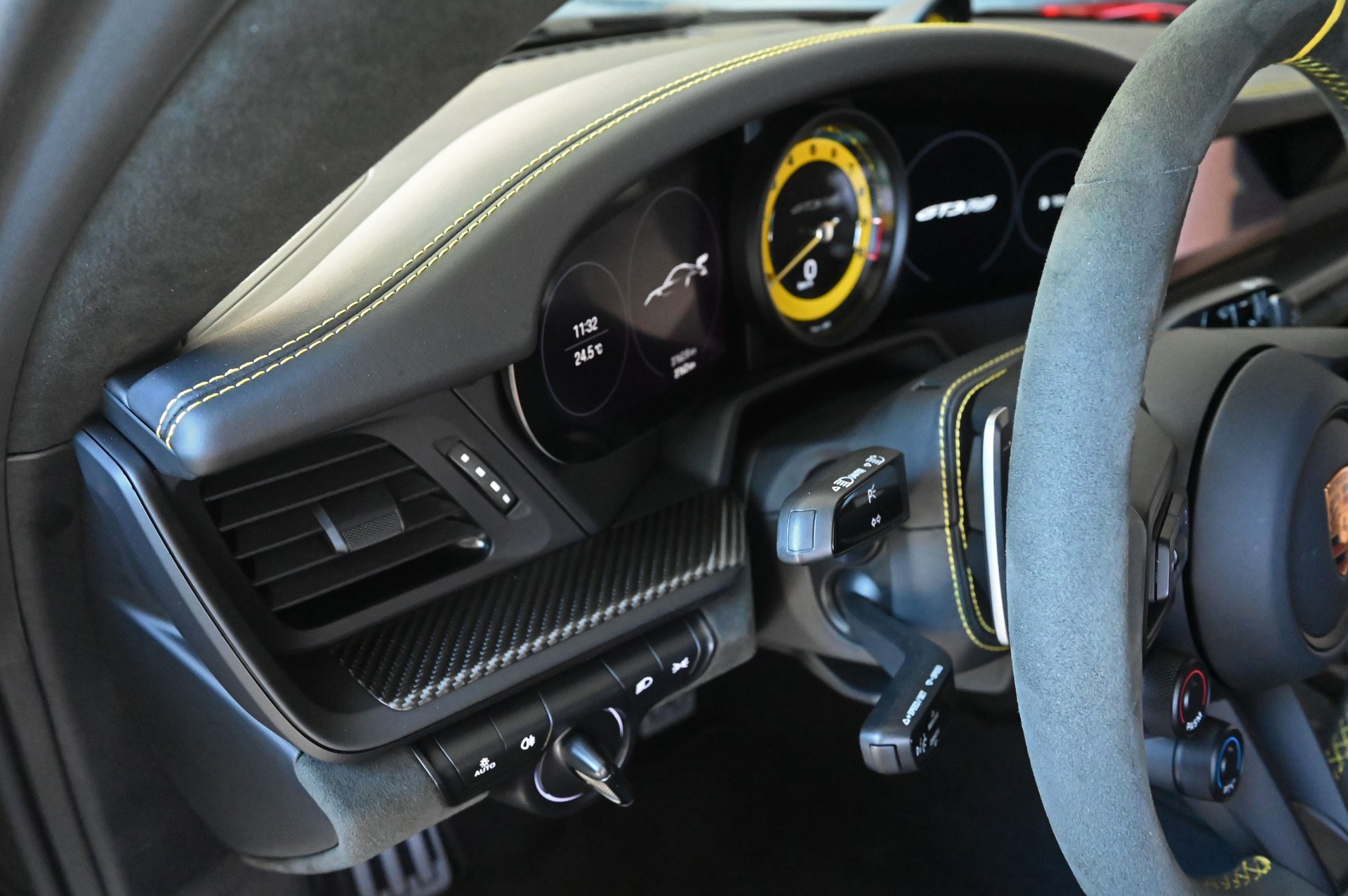 PORSCHE 911 GT3 RS-image-21