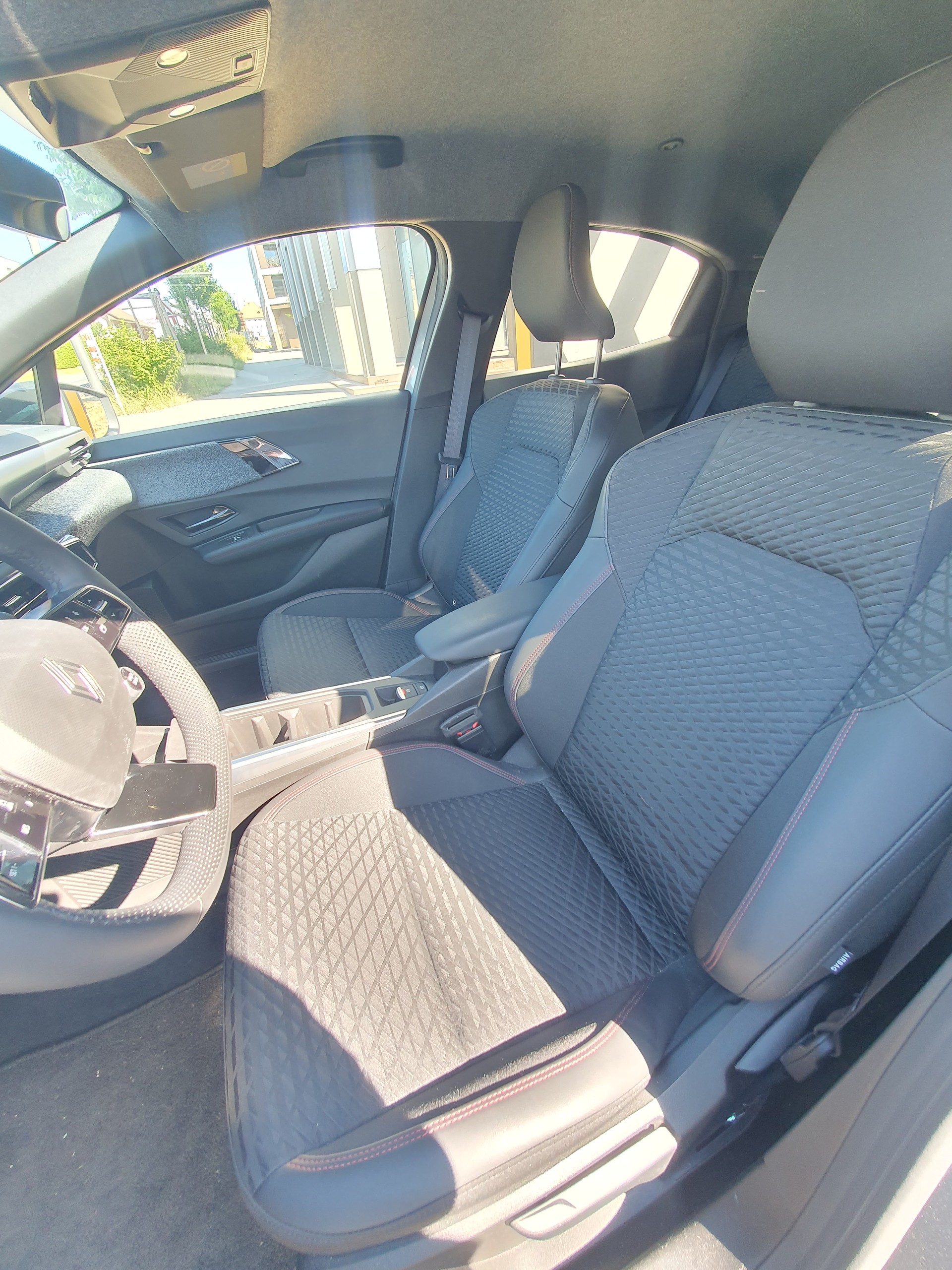 RENAULT Clio 1.8 E-Tech Techno-image-5