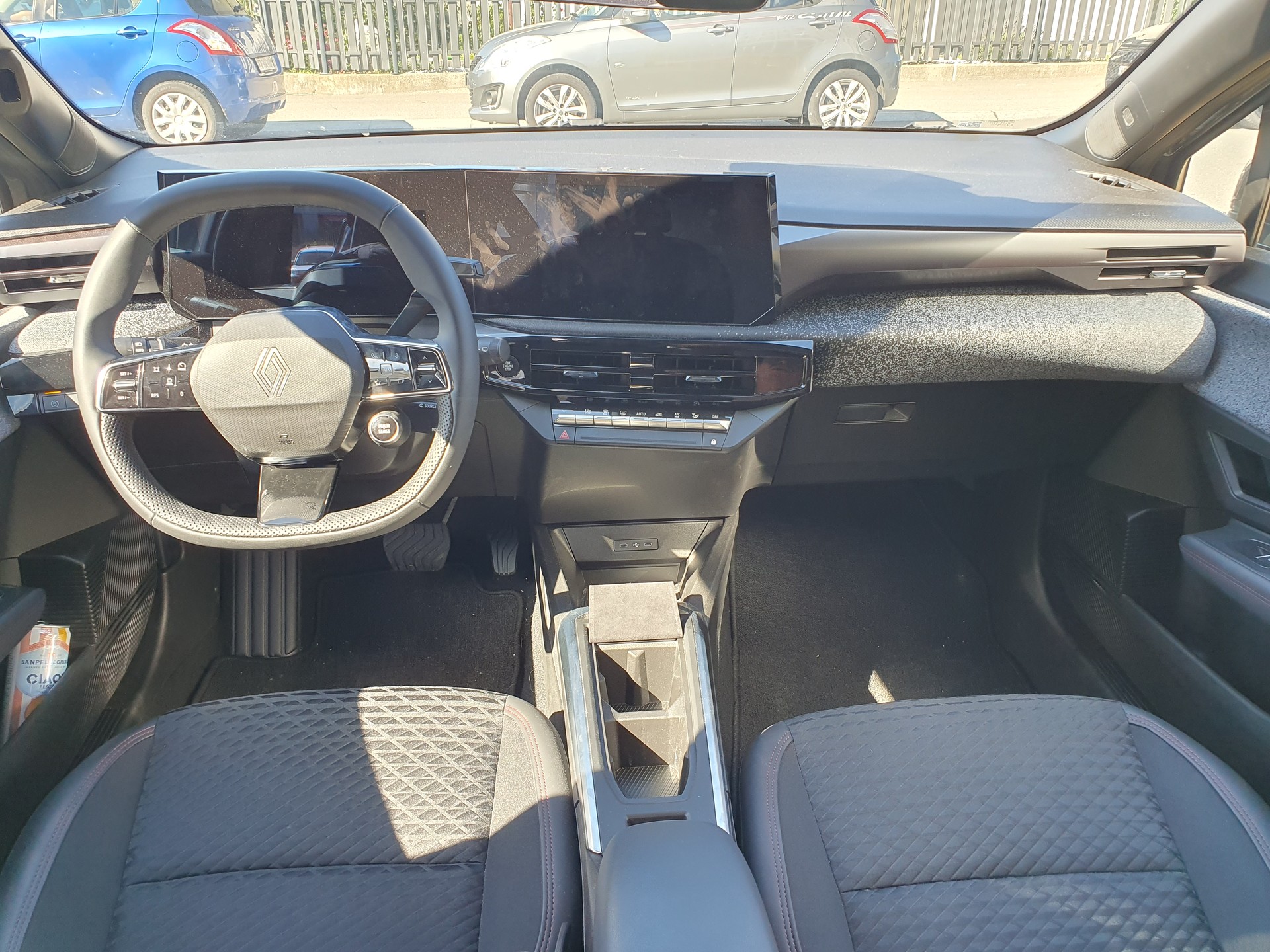 RENAULT Clio 1.8 E-Tech Techno-image-6