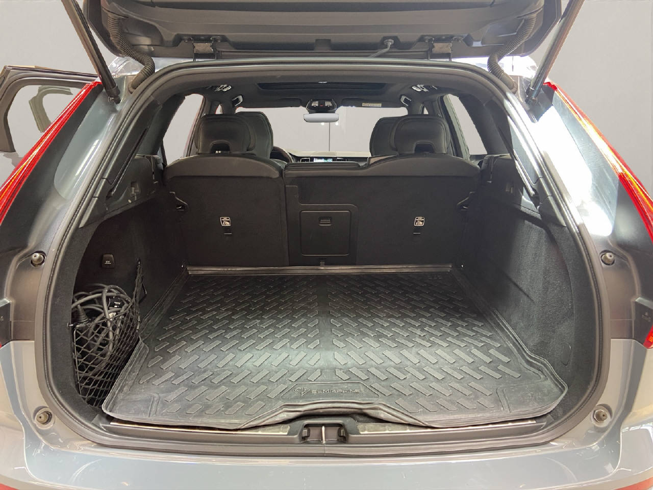 VOLVO XC60 2.0 T6 TE R-Design eAWD-image-11