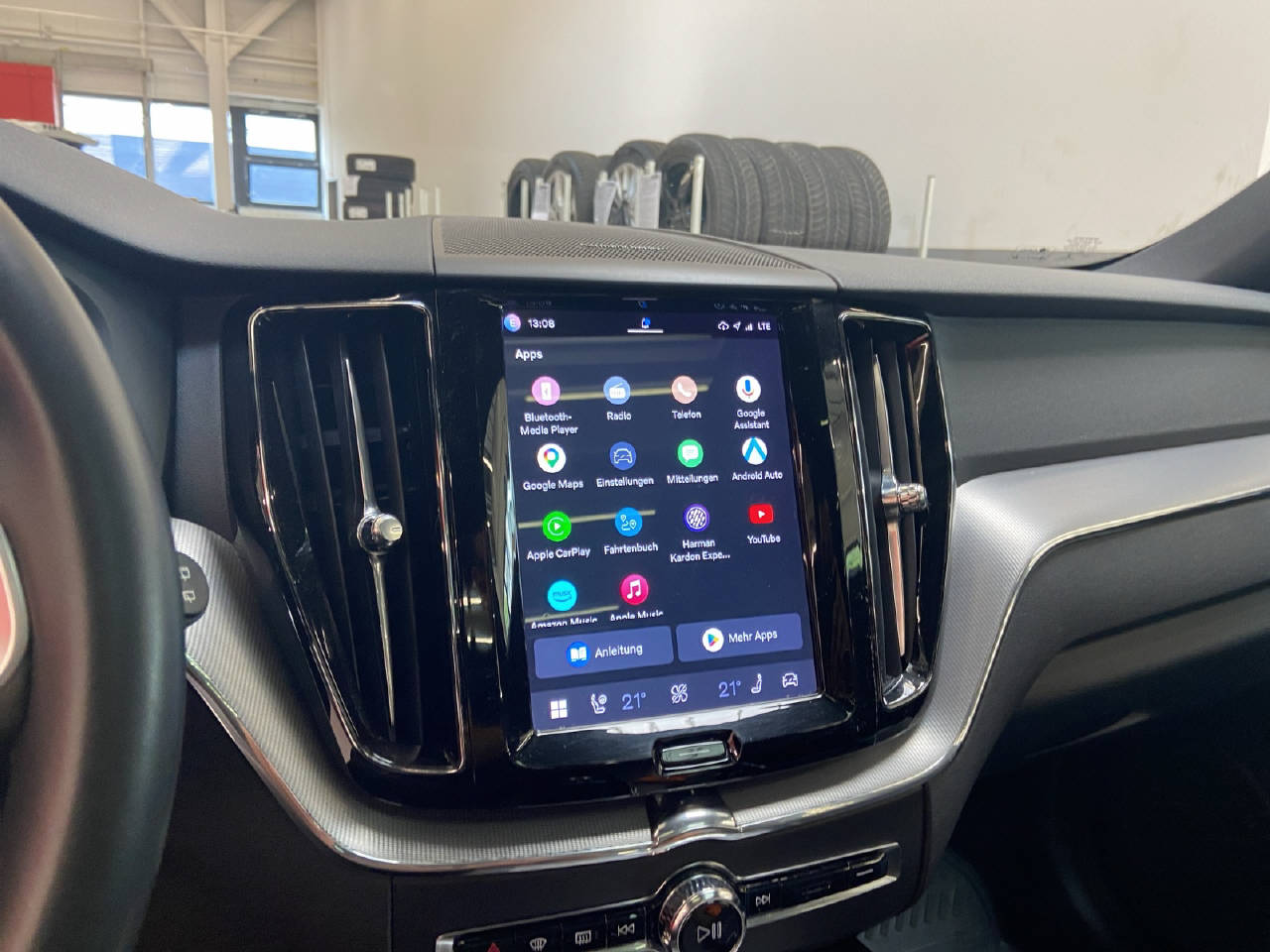 VOLVO XC60 2.0 T6 TE R-Design eAWD-image-14