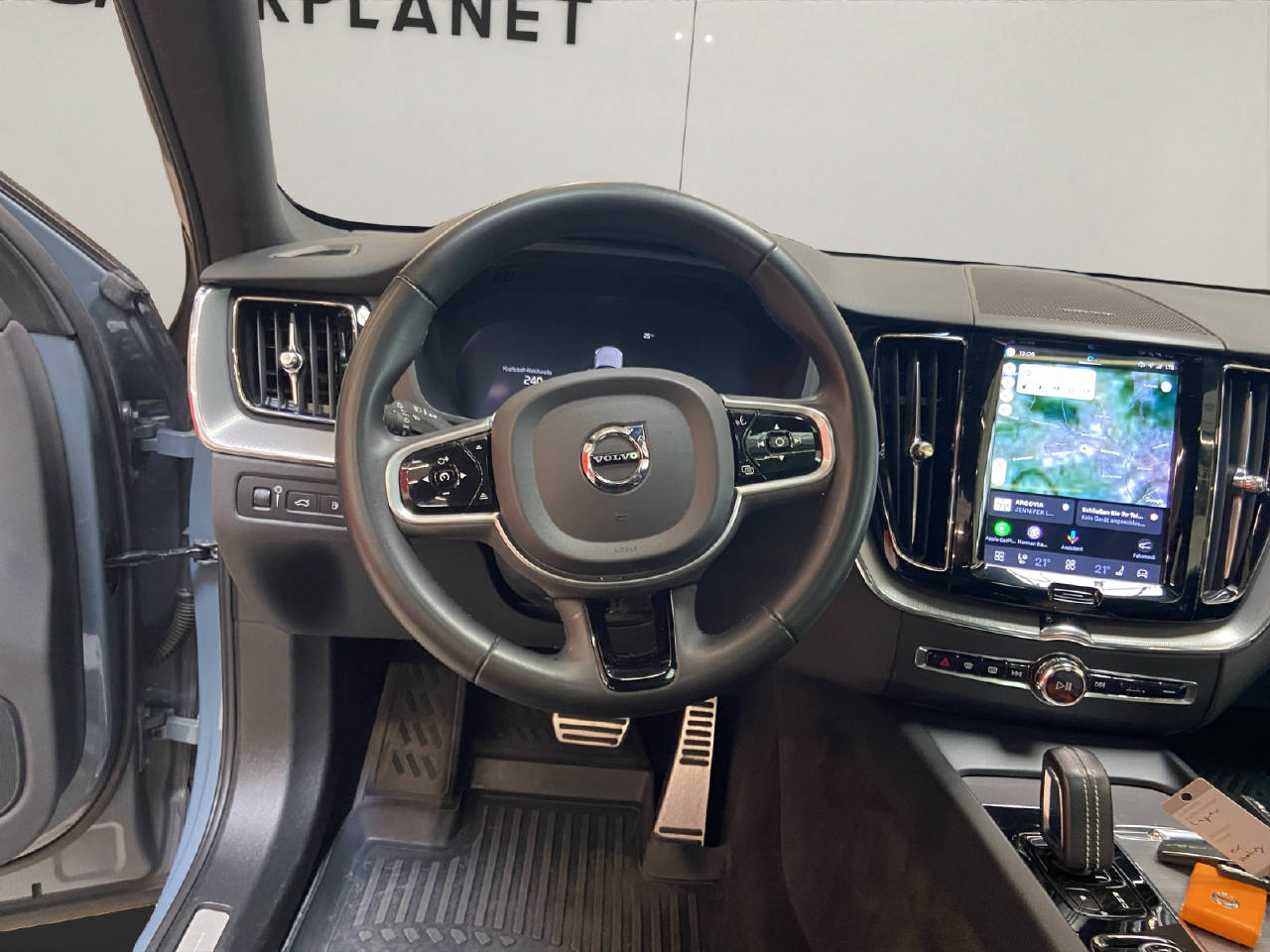 VOLVO XC60 2.0 T6 TE R-Design eAWD-image-8