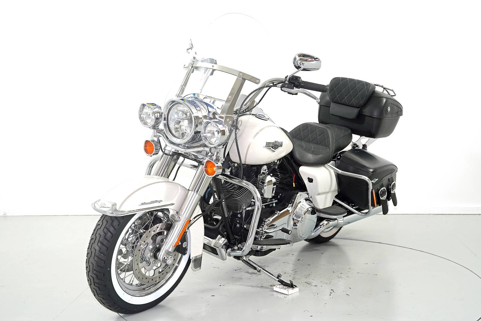 HARLEY-DAVIDSON FLHRC 1690 Road King-showroom-element-2
