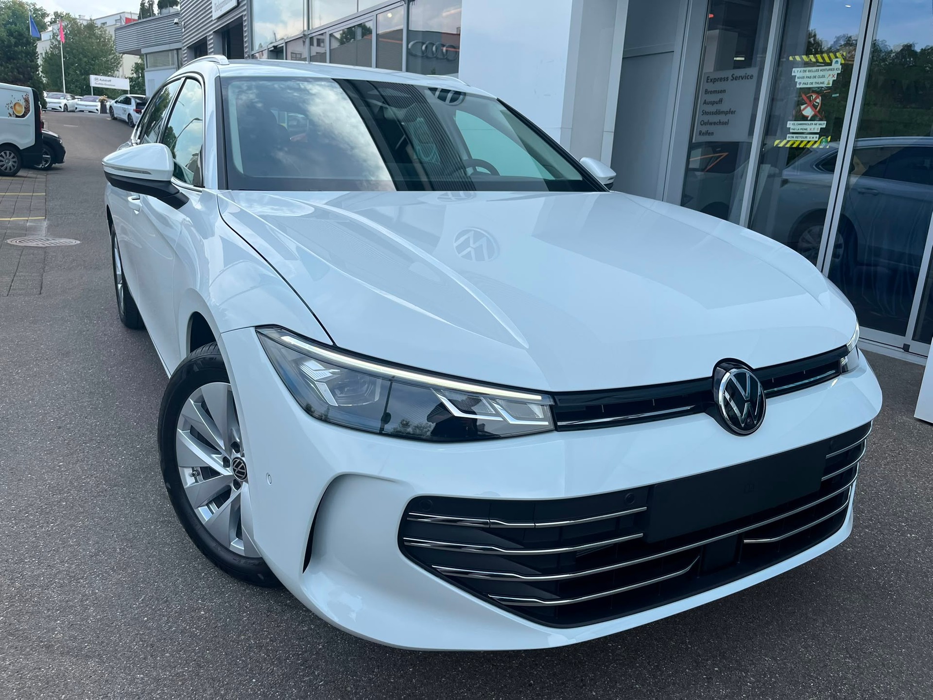VW Passat Variant 2.0 TDI evo Business 4 Motion DSG-image-1