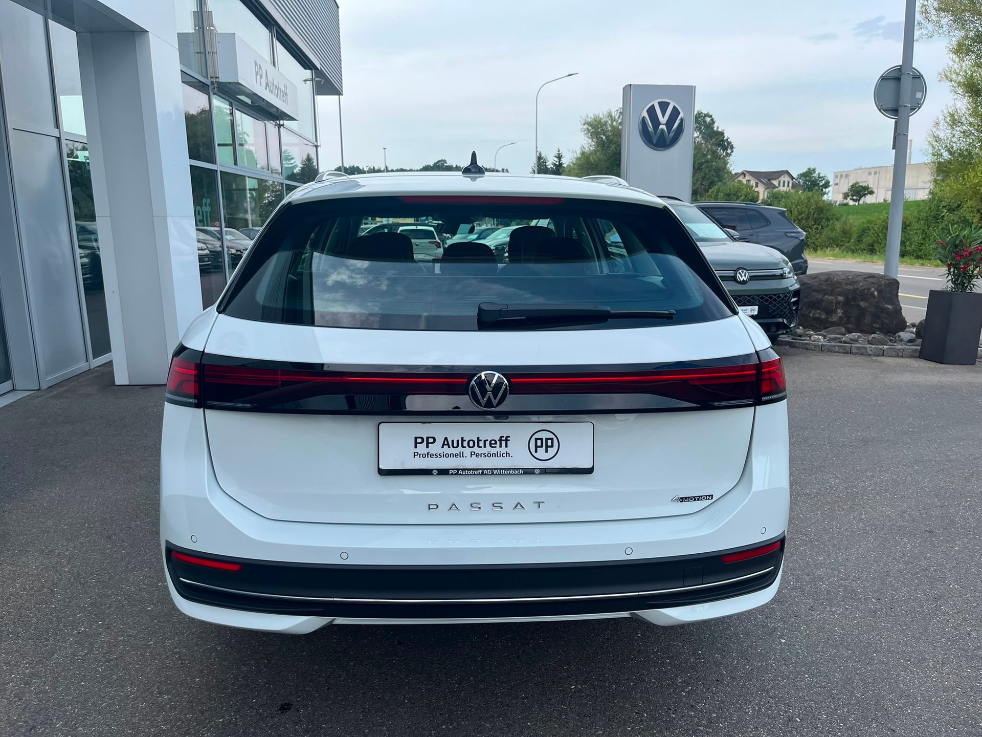 VW Passat Variant 2.0 TDI evo Business 4 Motion DSG-image-3