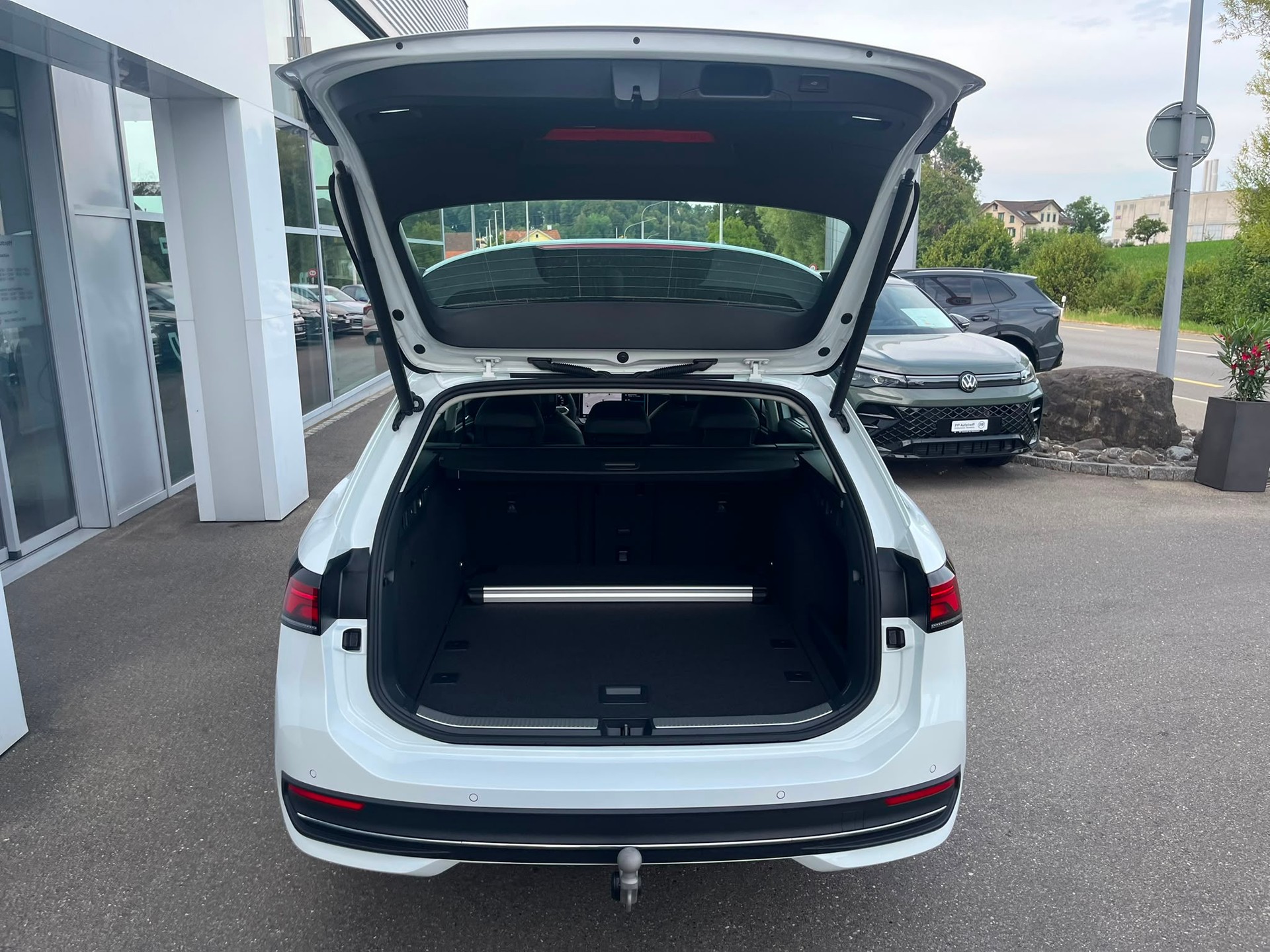 VW Passat Variant 2.0 TDI evo Business 4 Motion DSG-image-4