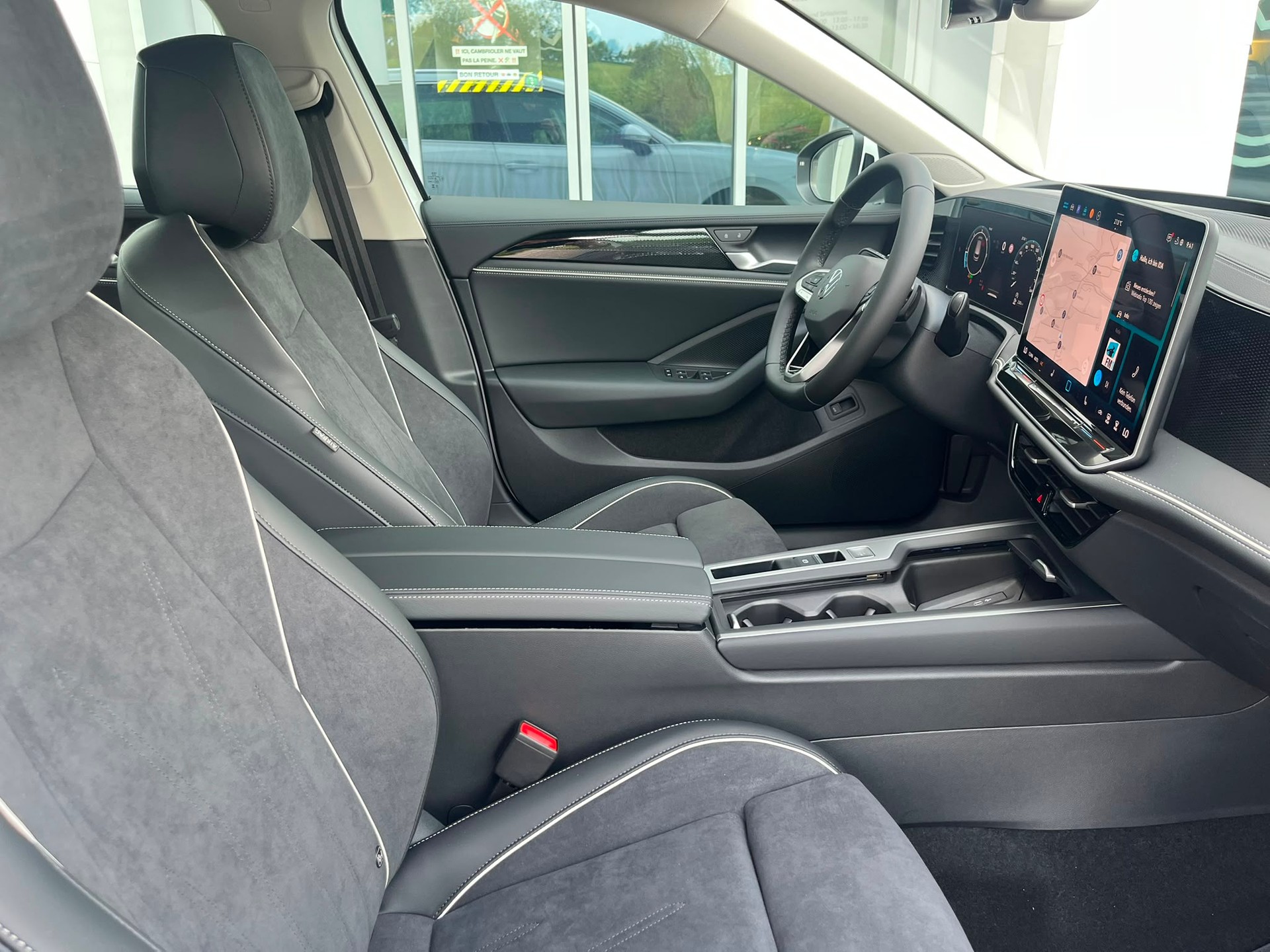 VW Passat Variant 2.0 TDI evo Business 4 Motion DSG-image-2