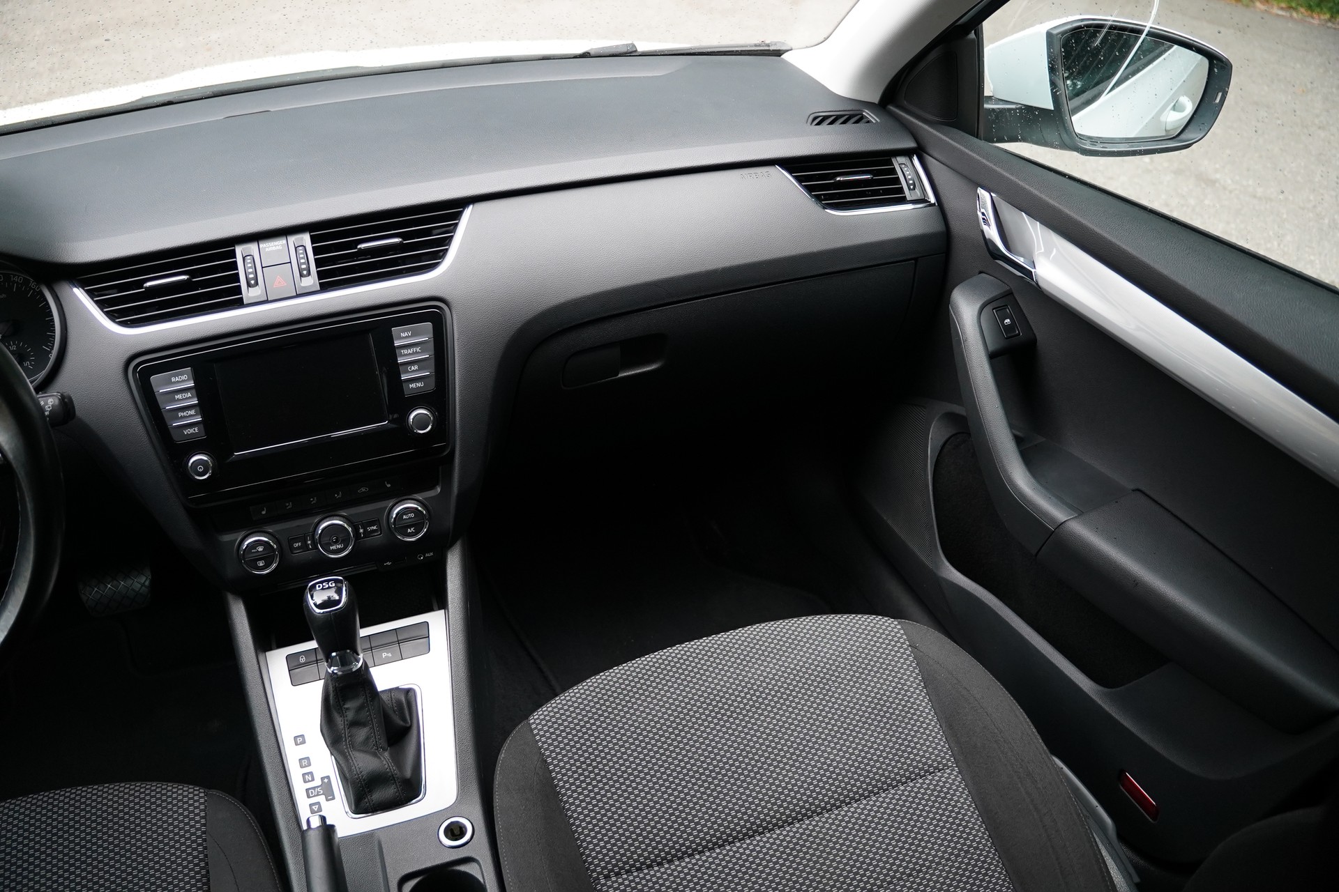 SKODA Octavia Combi 1.4 TSI G-tec Ambition CNG DSG-image-23