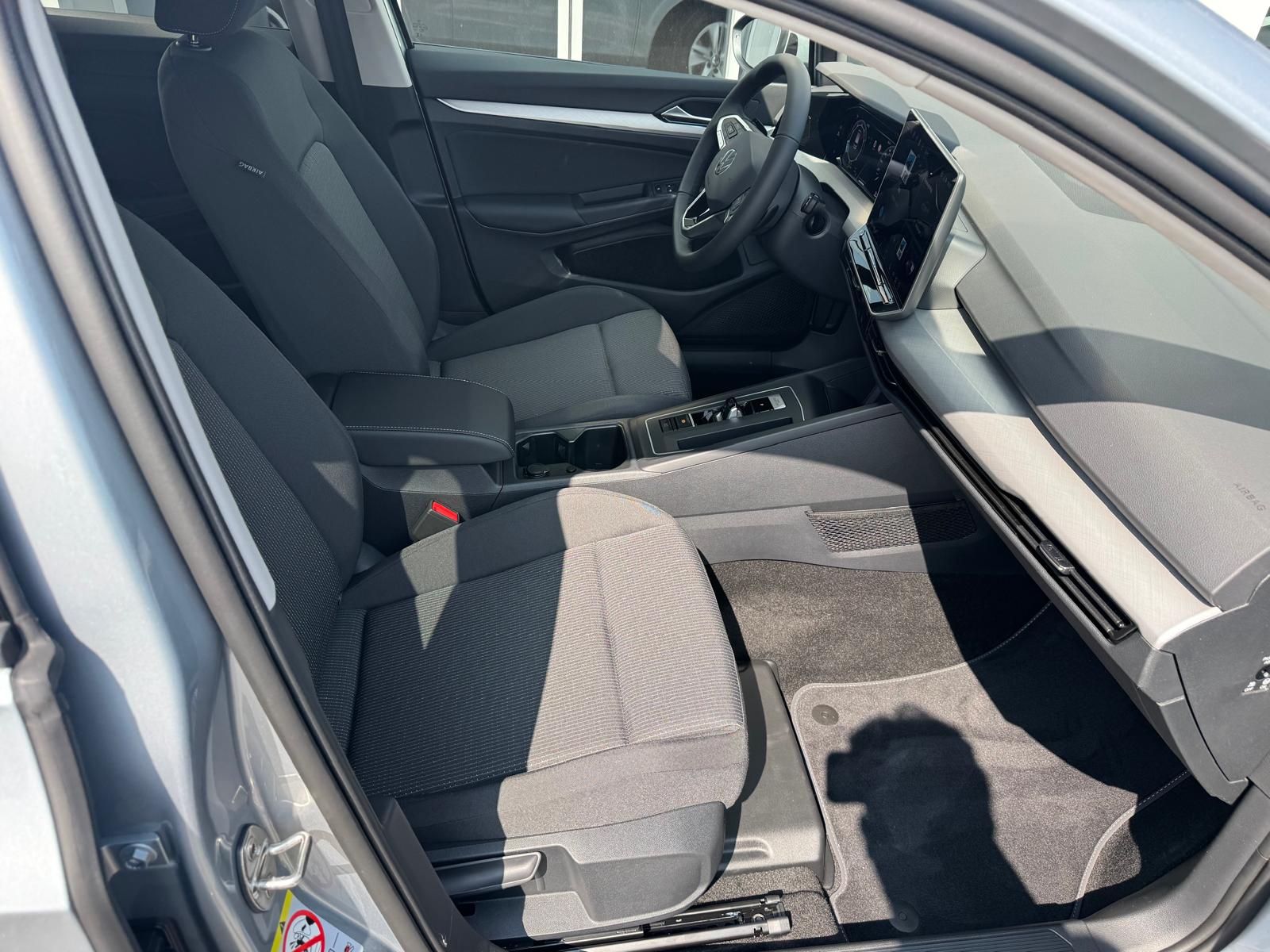 VW Golf 1.5 e TSI mHEV Value DSG-image-2