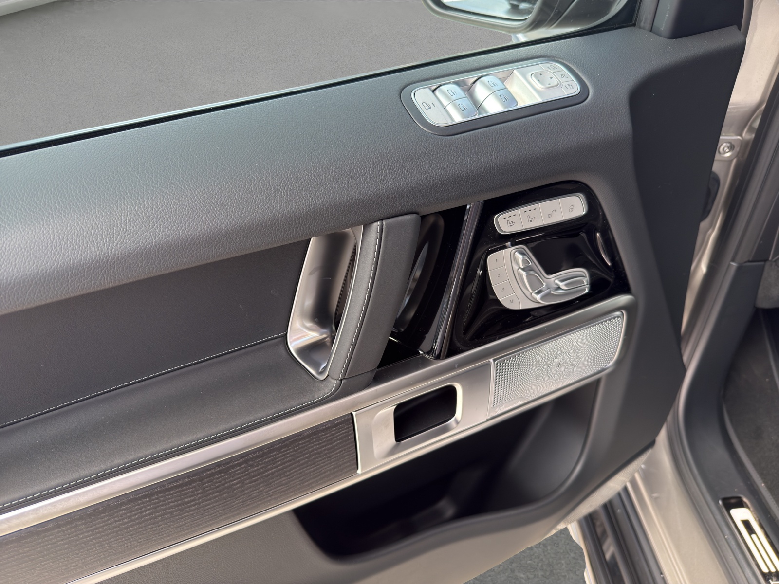 MERCEDES-BENZ G 450d 9G-Tronic-image-12