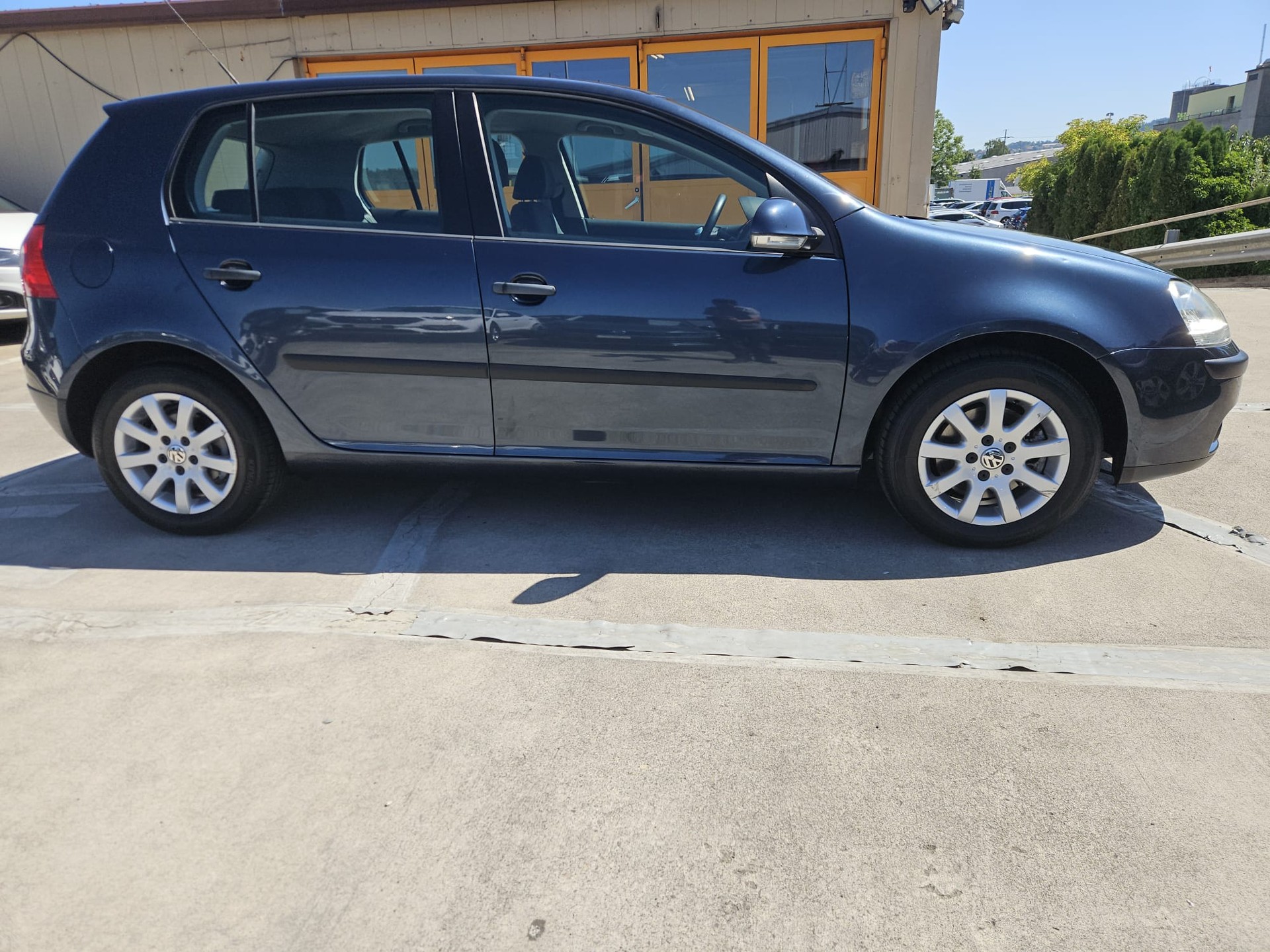 VW Golf 2.0 FSI Comfortline 4Motion-image-4