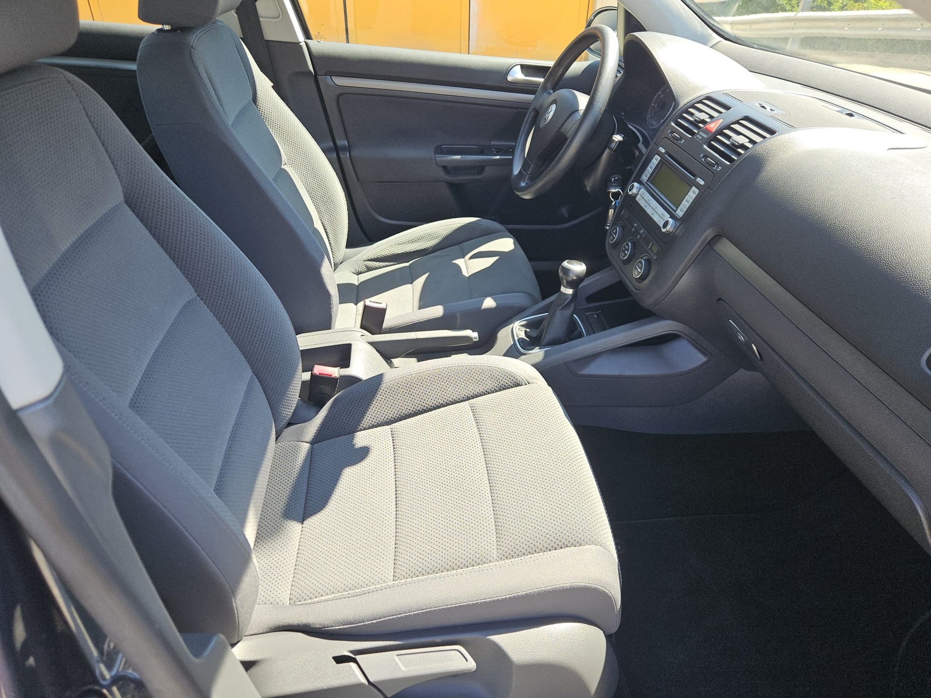 VW Golf 2.0 FSI Comfortline 4Motion-image-6