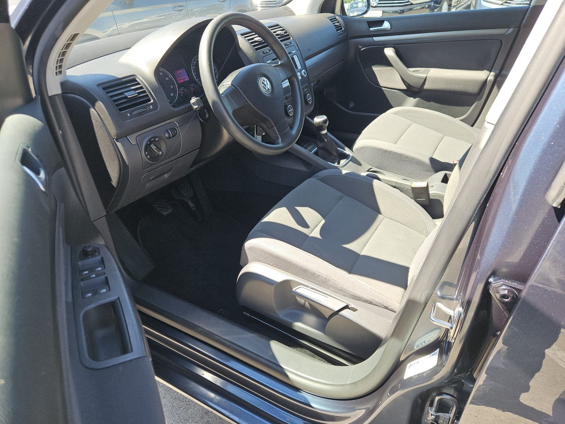 VW Golf 2.0 FSI Comfortline 4Motion-image-9