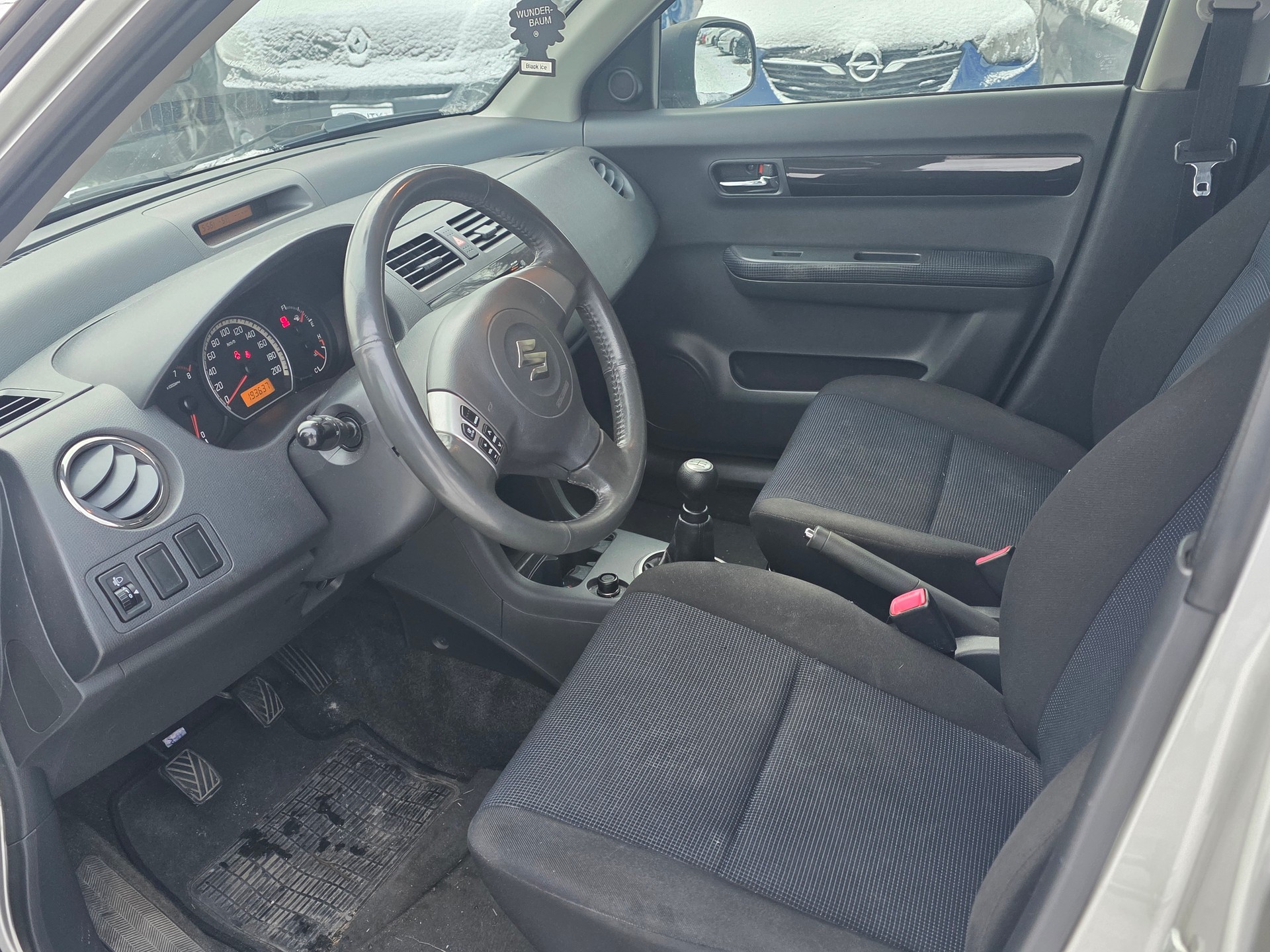 SUZUKI Swift 1.3i 16V GL Top 4x4 /-image-7