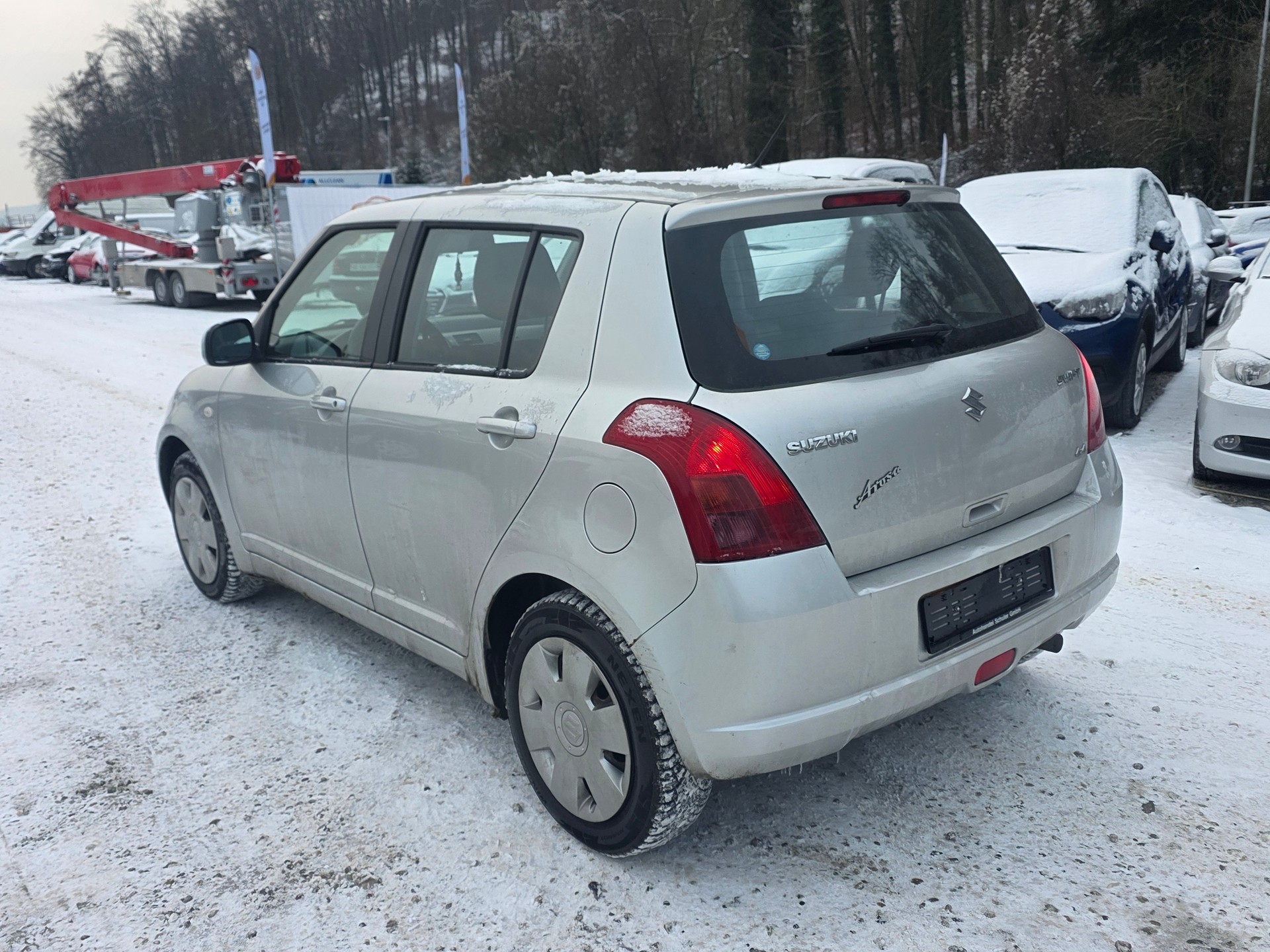 SUZUKI Swift 1.3i 16V GL Top 4x4 /-image-2