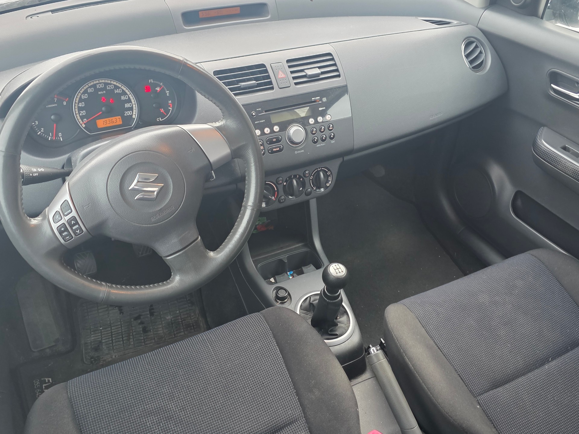 SUZUKI Swift 1.3i 16V GL Top 4x4 /-image-10