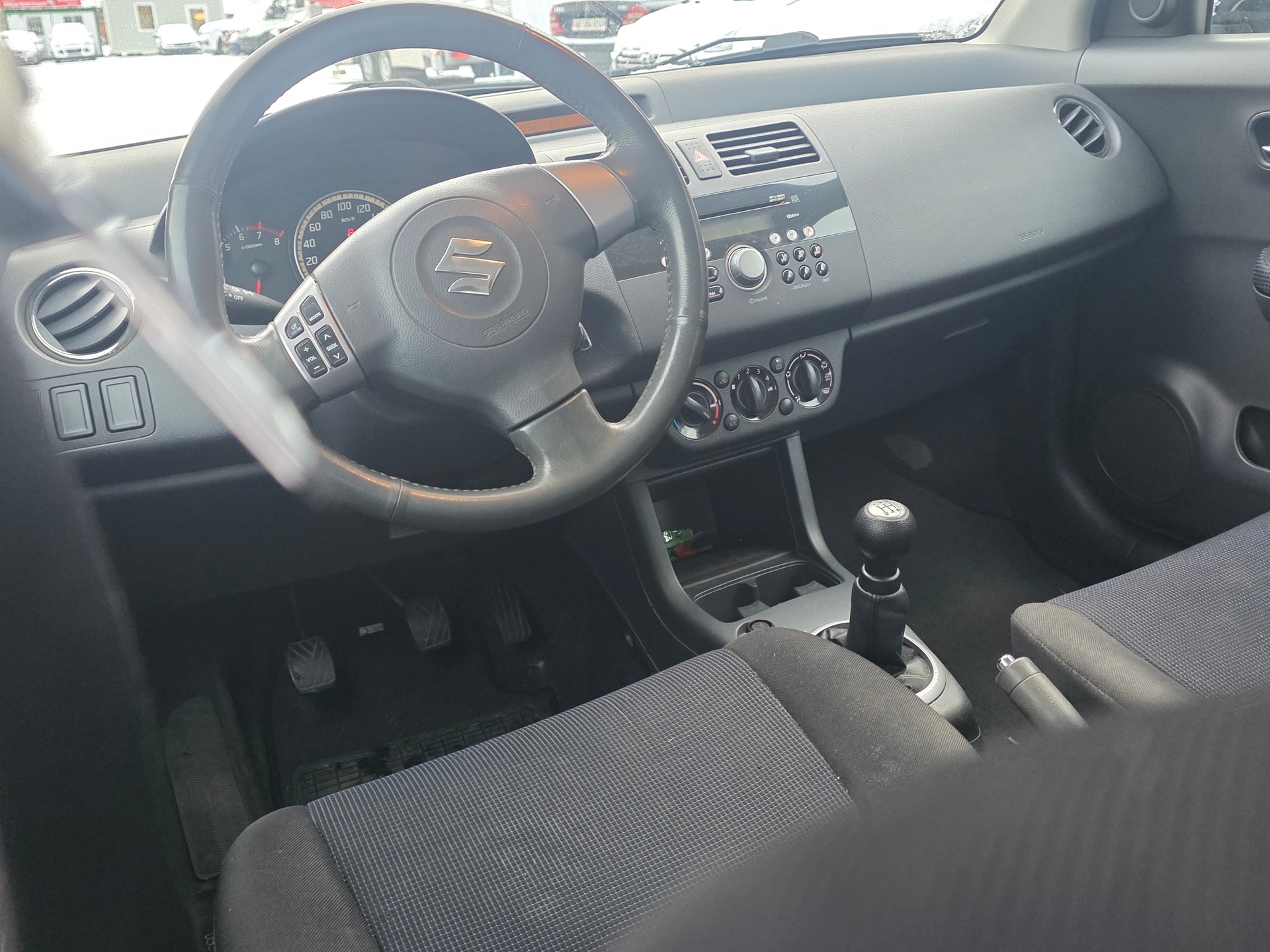 SUZUKI Swift 1.3i 16V GL Top 4x4 /-image-9