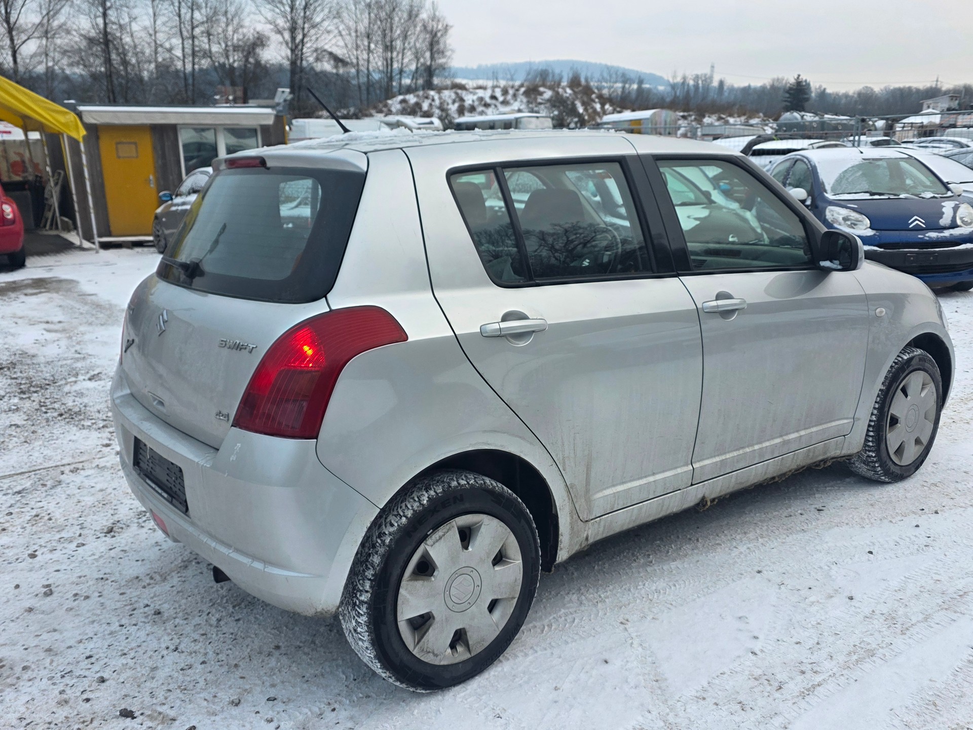 SUZUKI Swift 1.3i 16V GL Top 4x4 /-image-4