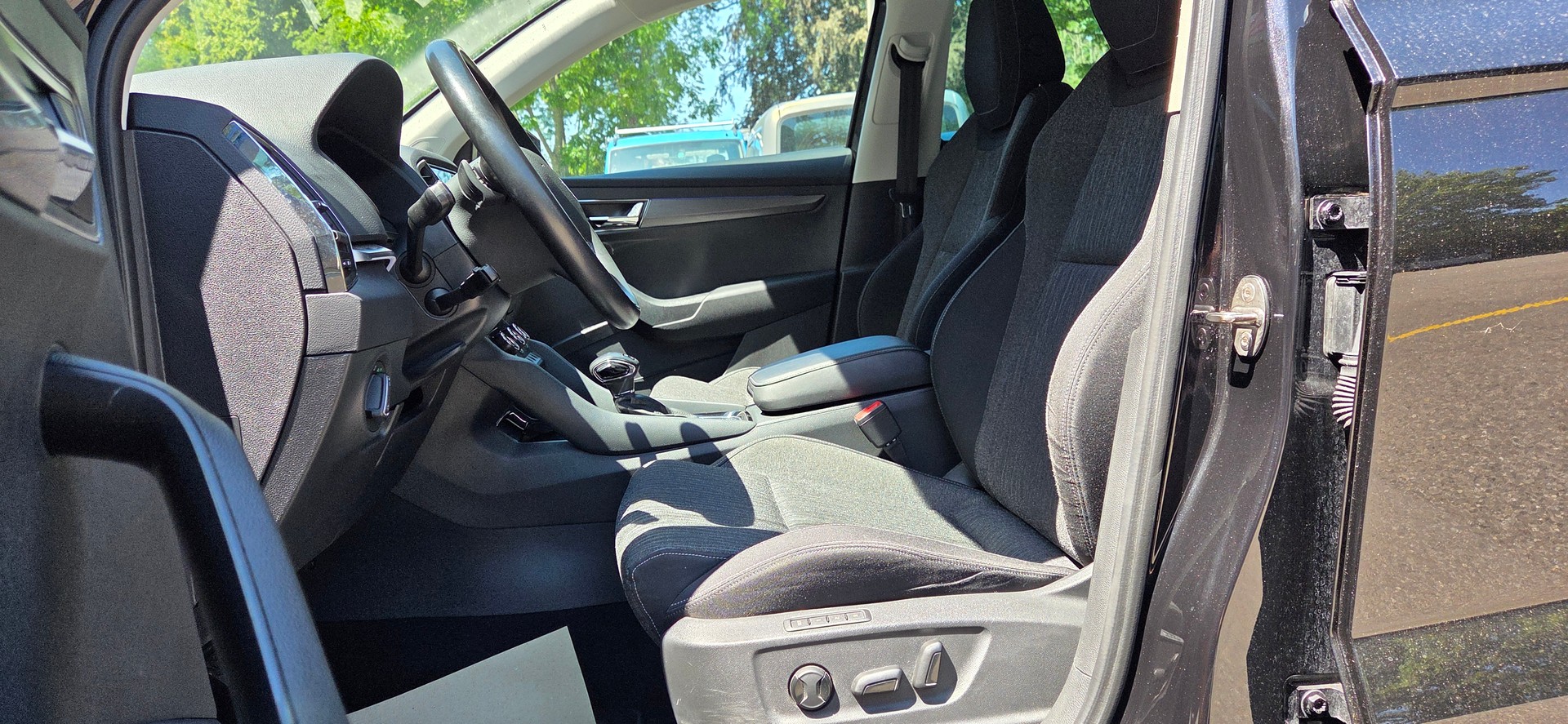 SKODA Karoq 2.0 TDI CR Style 4x4 DSG-image-10