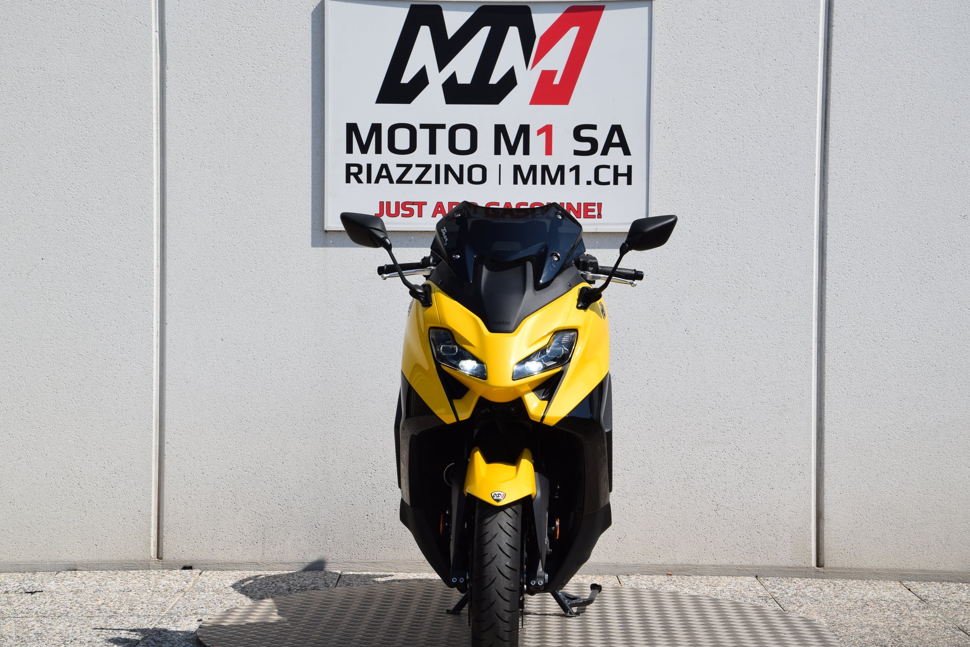 YAMAHA T-MAX 560-showroom-element-2