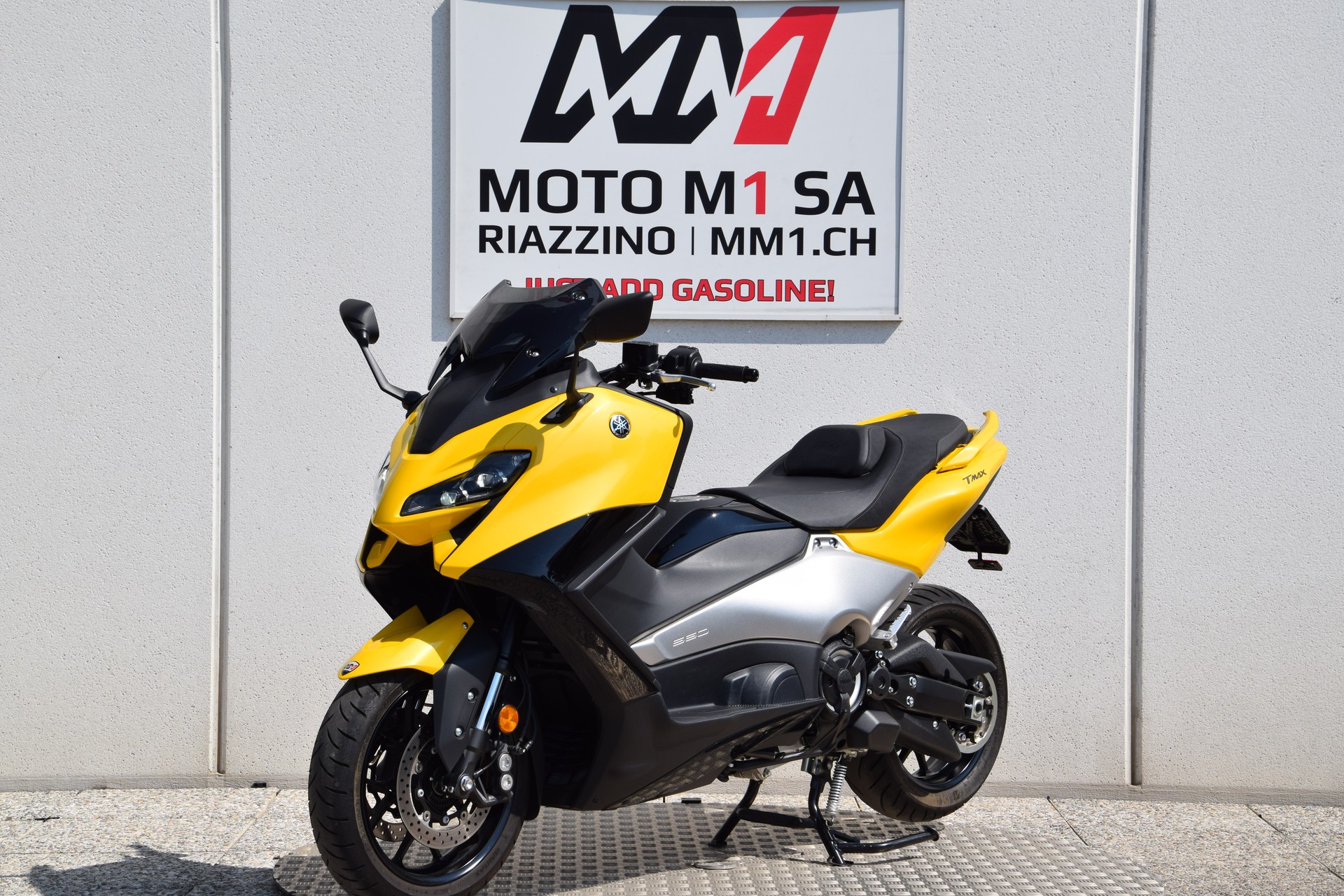 YAMAHA T-MAX 560-showroom-element-3