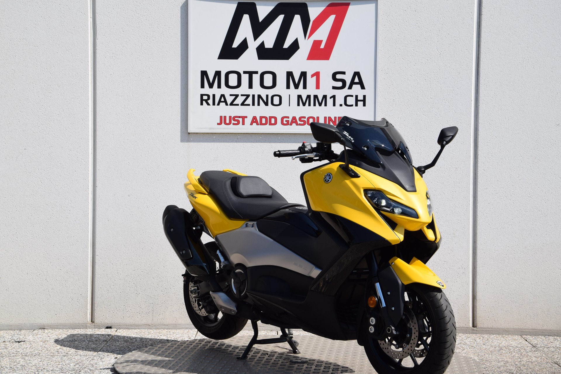 YAMAHA T-MAX 560-showroom-element-1