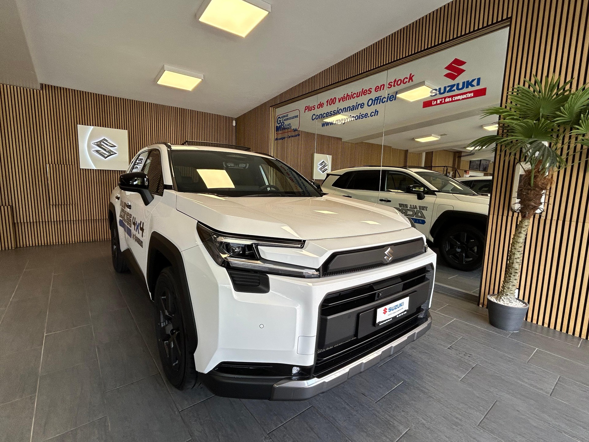 SUZUKI Across 2.5 PHEV Compact Top 4x4-image-2