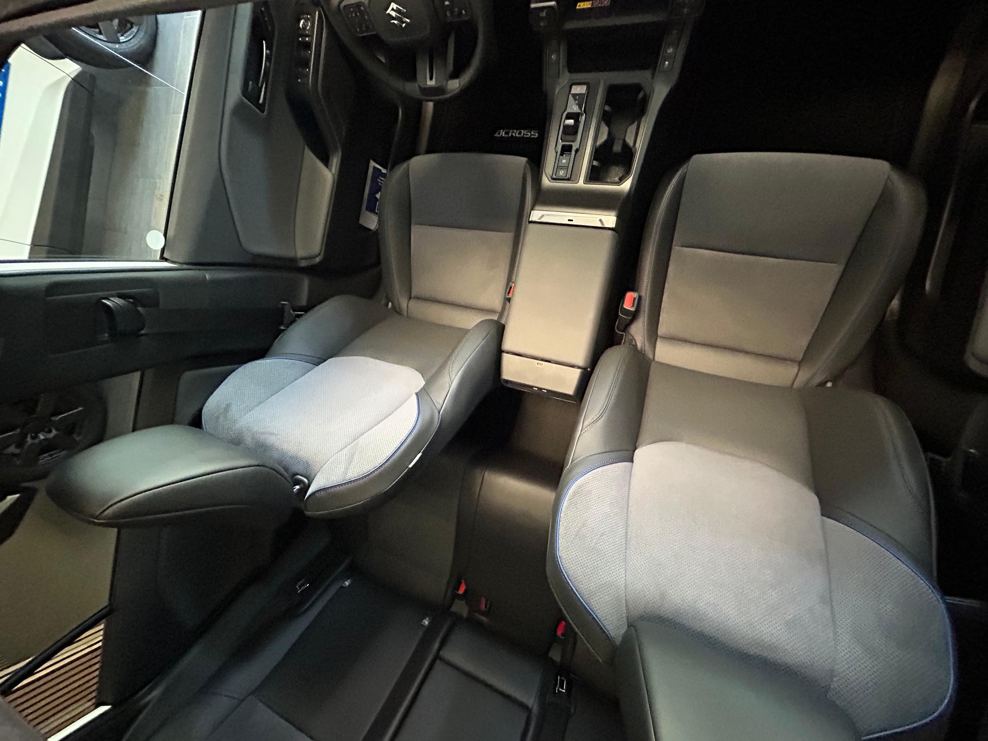 SUZUKI Across 2.5 PHEV Compact Top 4x4-image-1