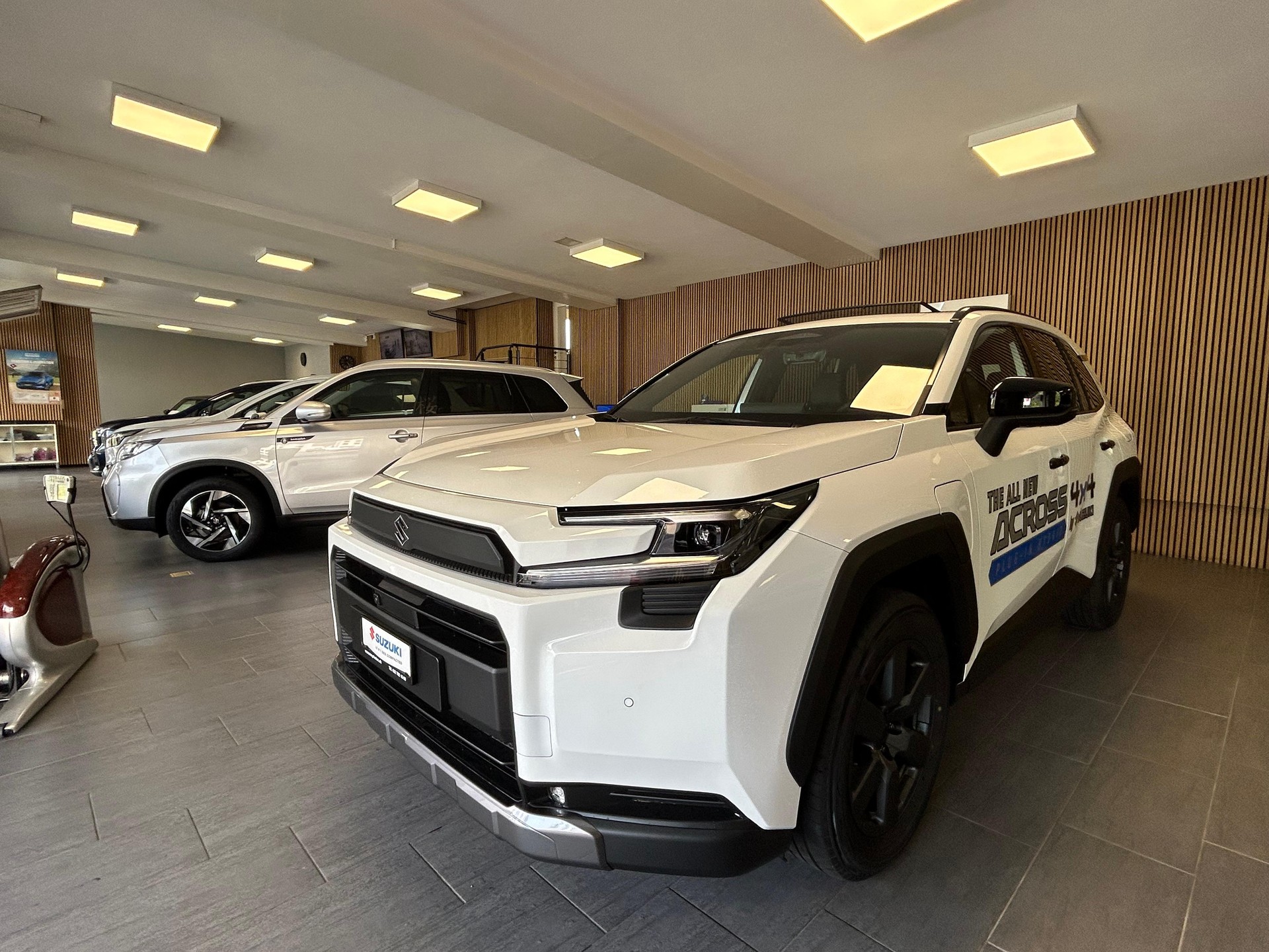 SUZUKI Across 2.5 PHEV Compact Top 4x4-image-4