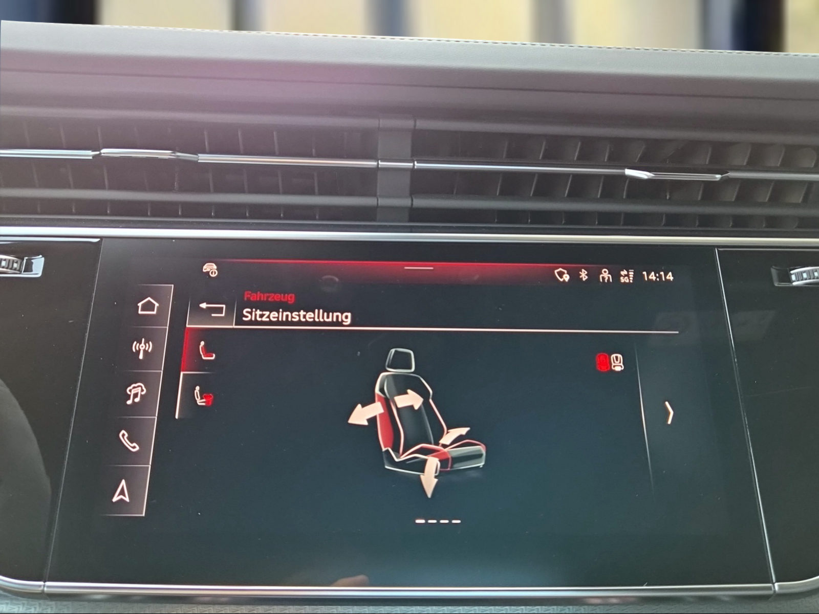 AUDI RSQ8 quattro Mythosschwarz Metallic-image-15