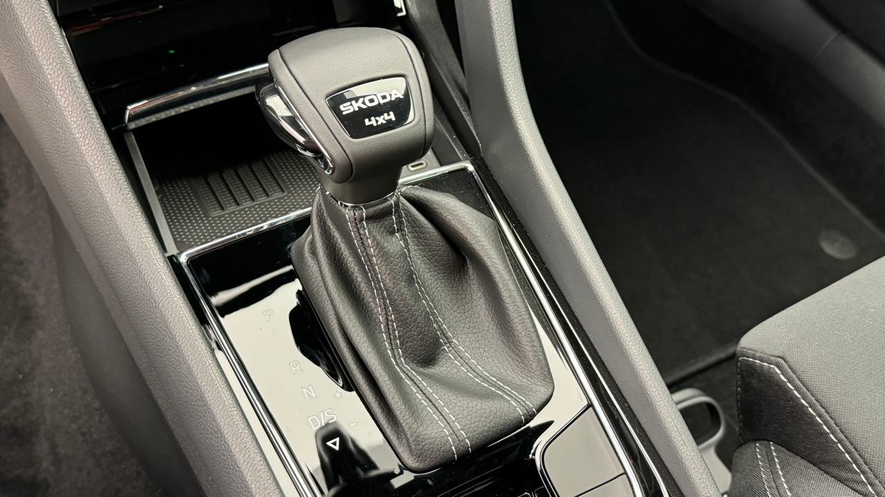 SKODA Karoq 2.0 TSI SportLine 4x4 DSG-image-10