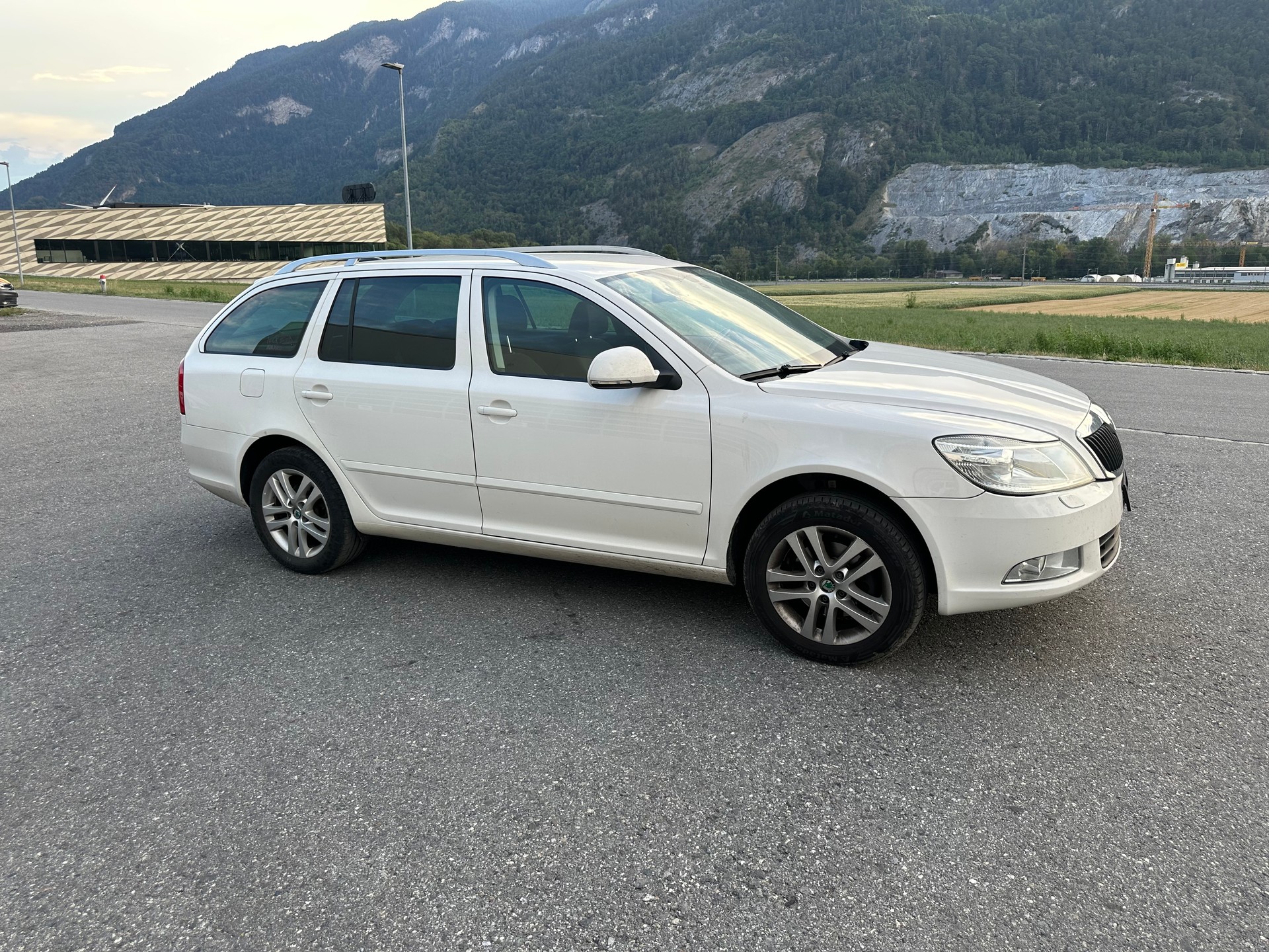 SKODA Octavia Combi 1.8 TSI Ambition 4x4-image-8