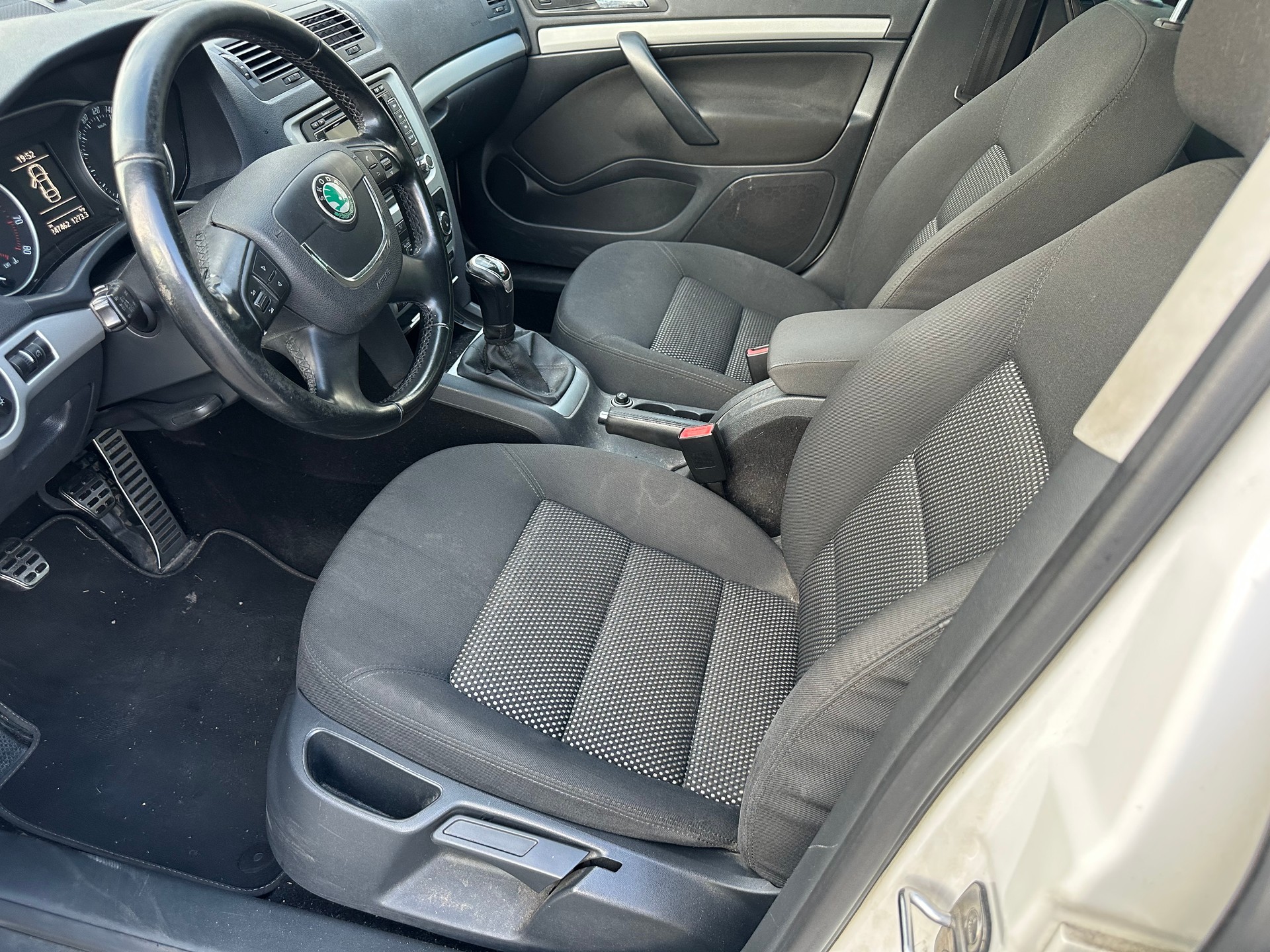SKODA Octavia Combi 1.8 TSI Ambition 4x4-image-2