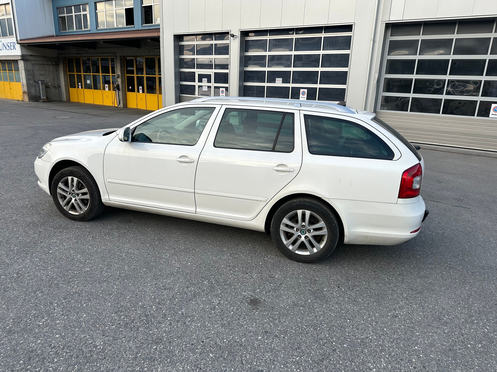 SKODA Octavia Combi 1.8 TSI Ambition 4x4-image-5