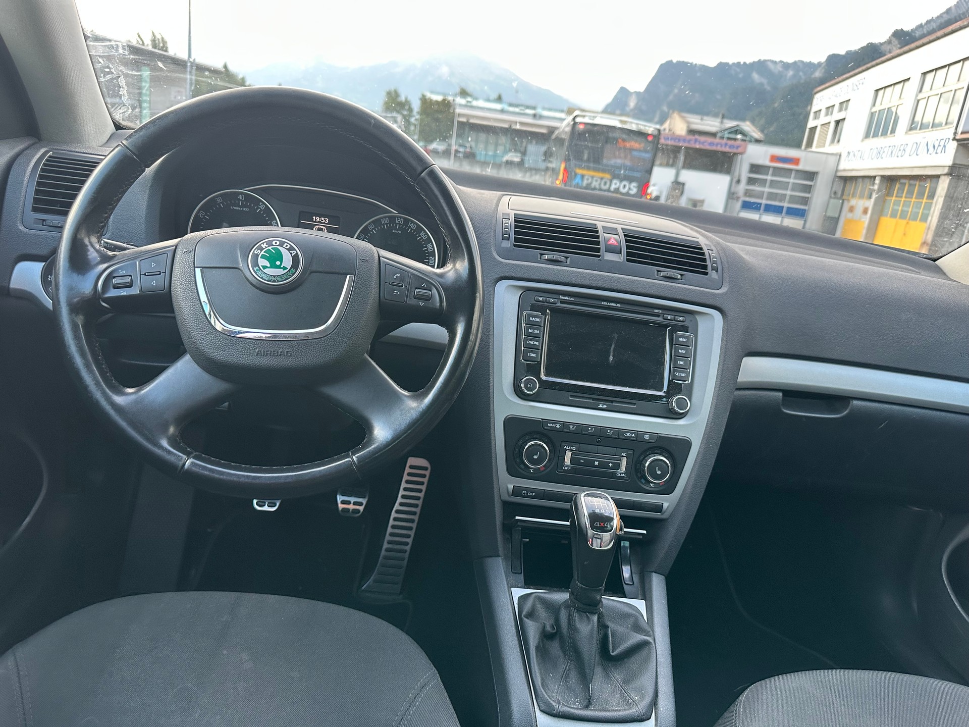 SKODA Octavia Combi 1.8 TSI Ambition 4x4-image-4