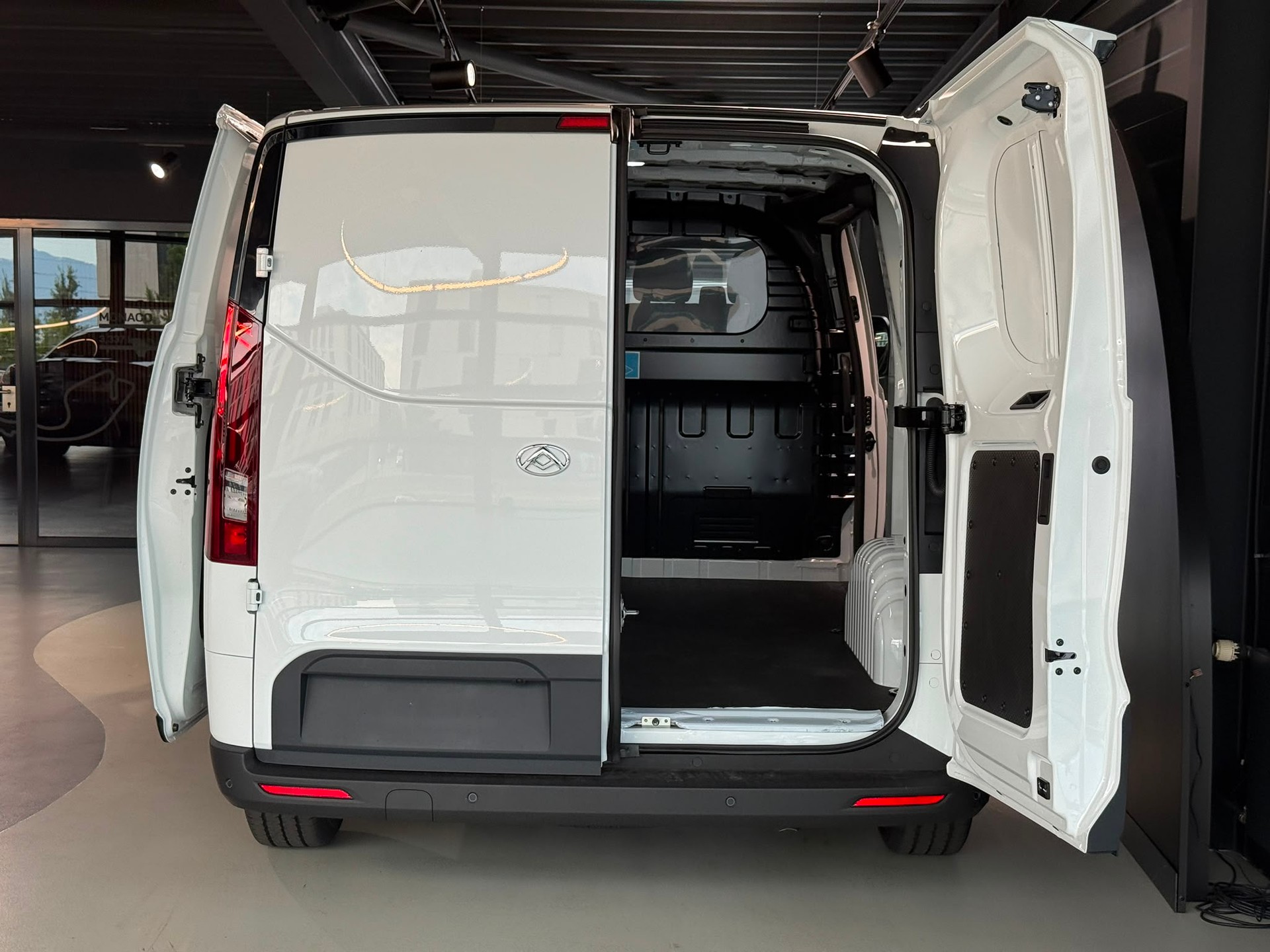 MAXUS Deliver 7 2.0D L1-image-10