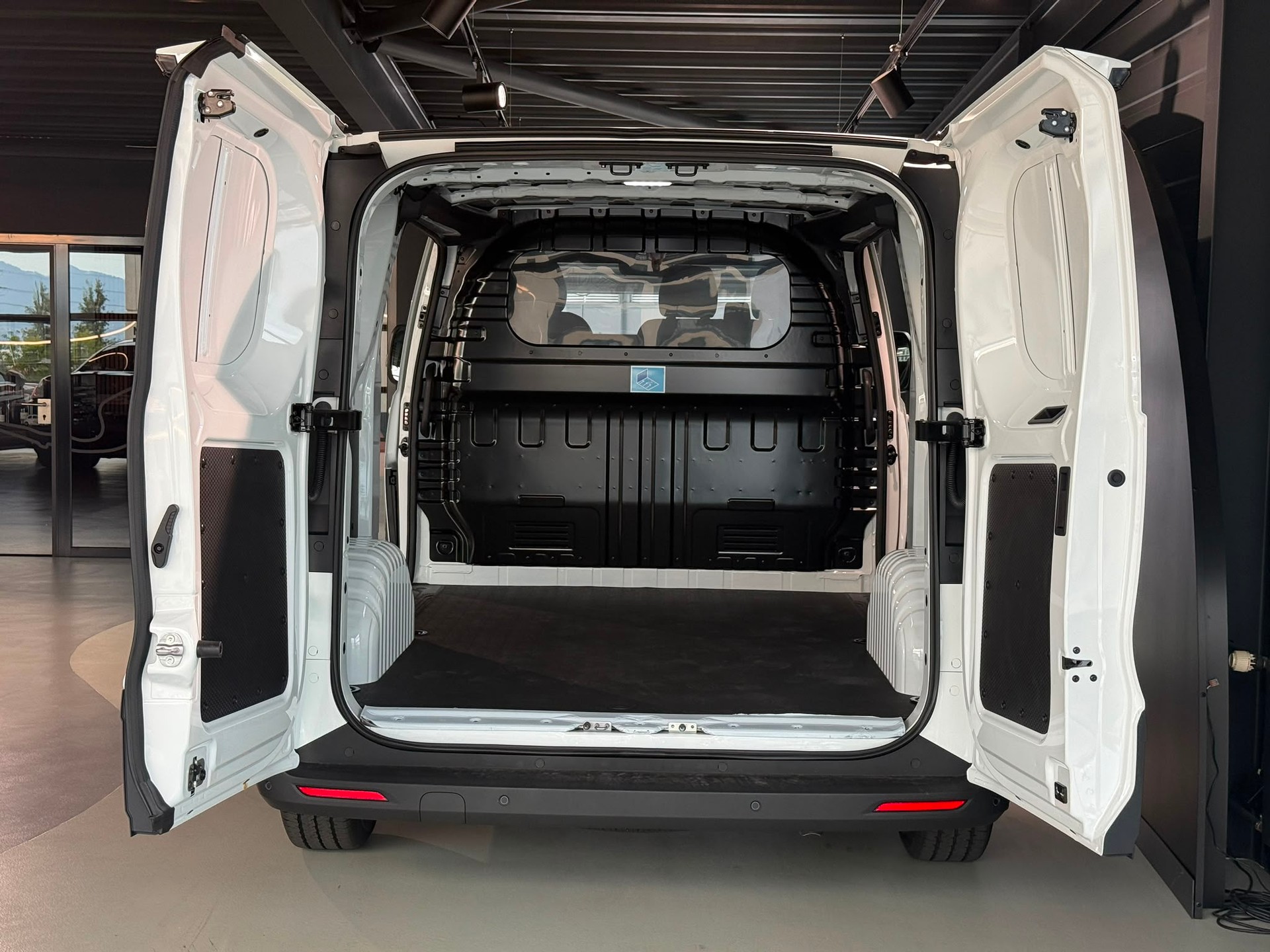 MAXUS Deliver 7 2.0D L1-image-11