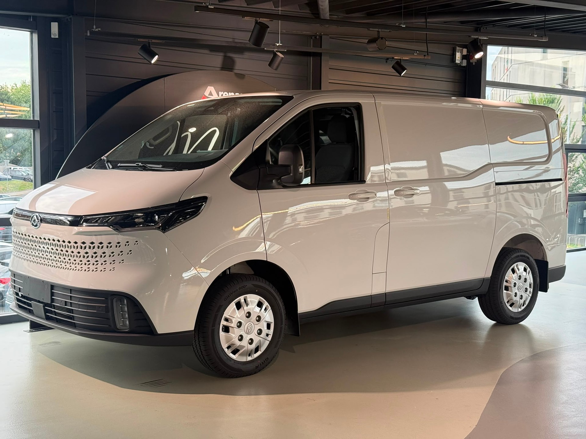 MAXUS Deliver 7 2.0D L1-image-2