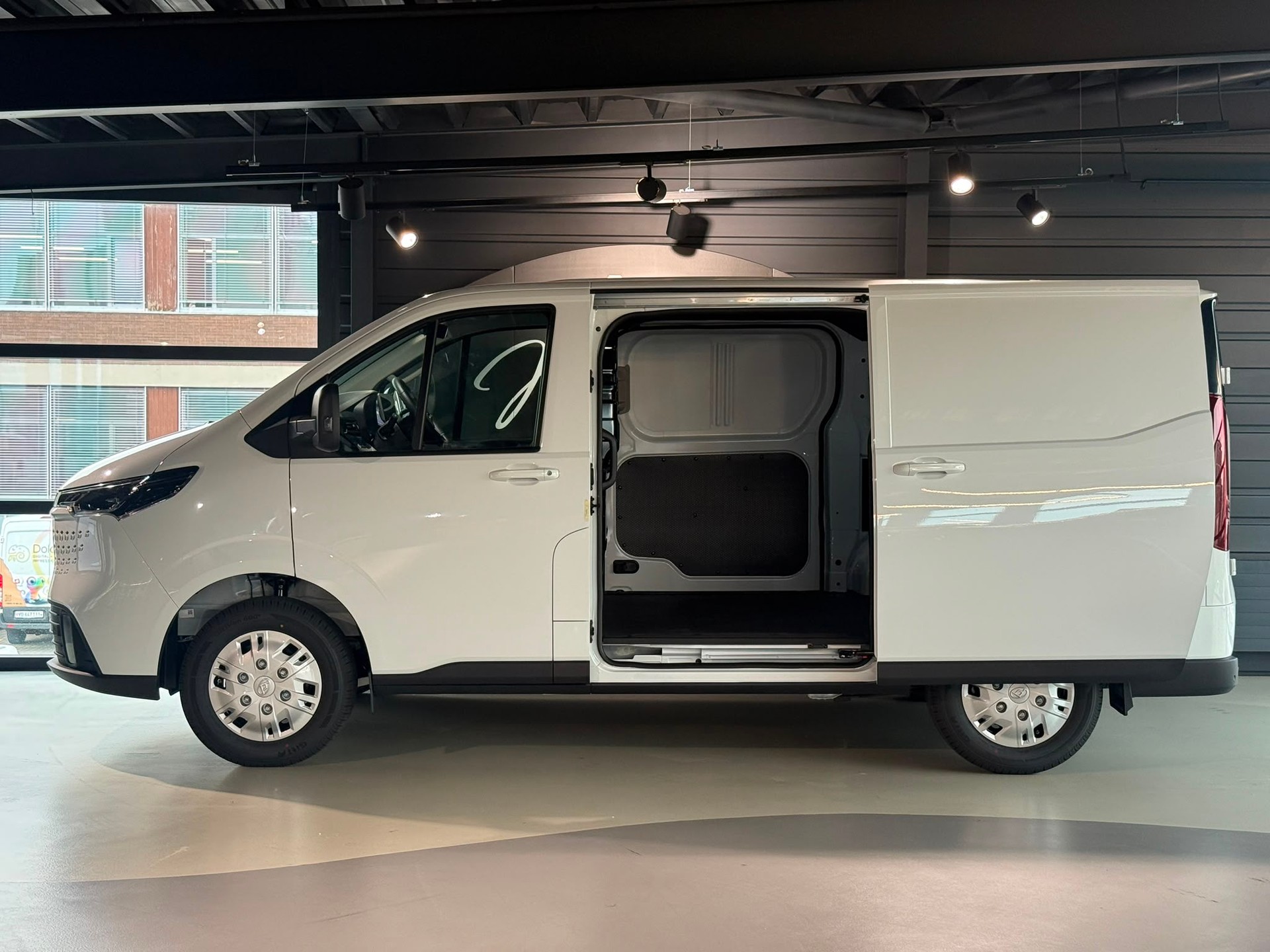 MAXUS Deliver 7 2.0D L1-image-7