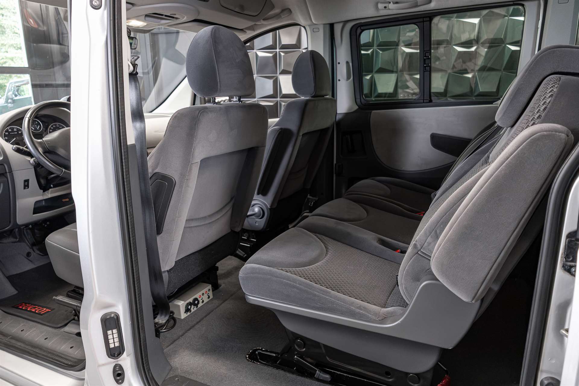 PEUGEOT Expert Tepee 2.0 HDi A Allure L2-image-16